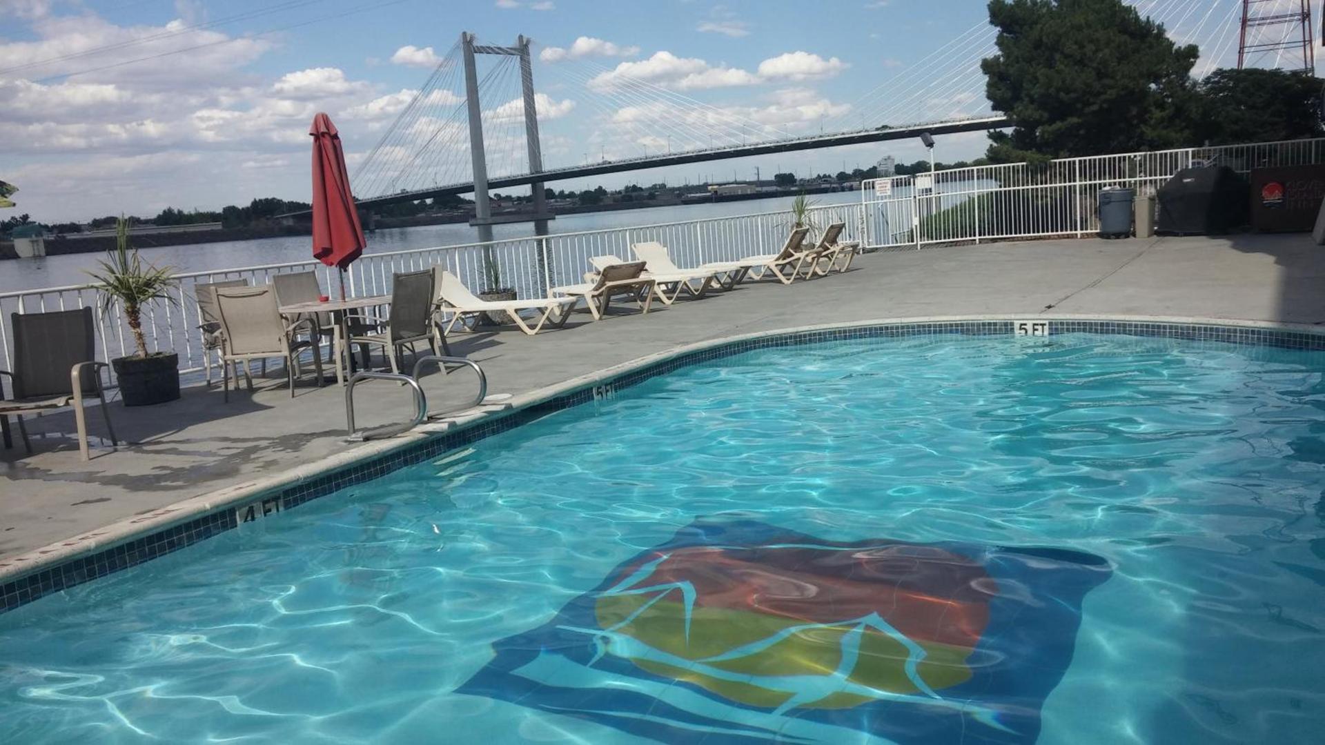 Clover Island Inn photo 12