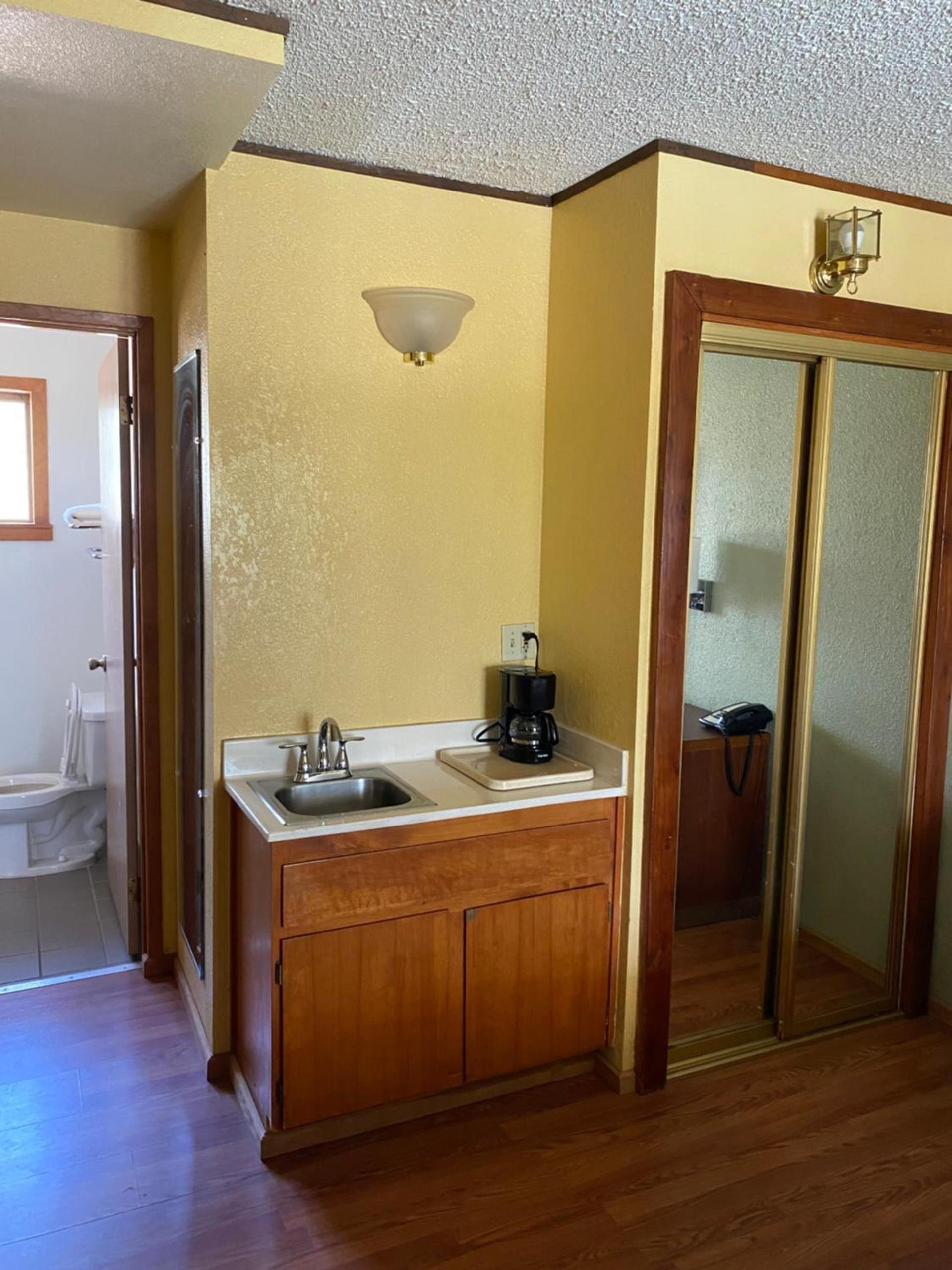 Western Holiday Lodge photo 35