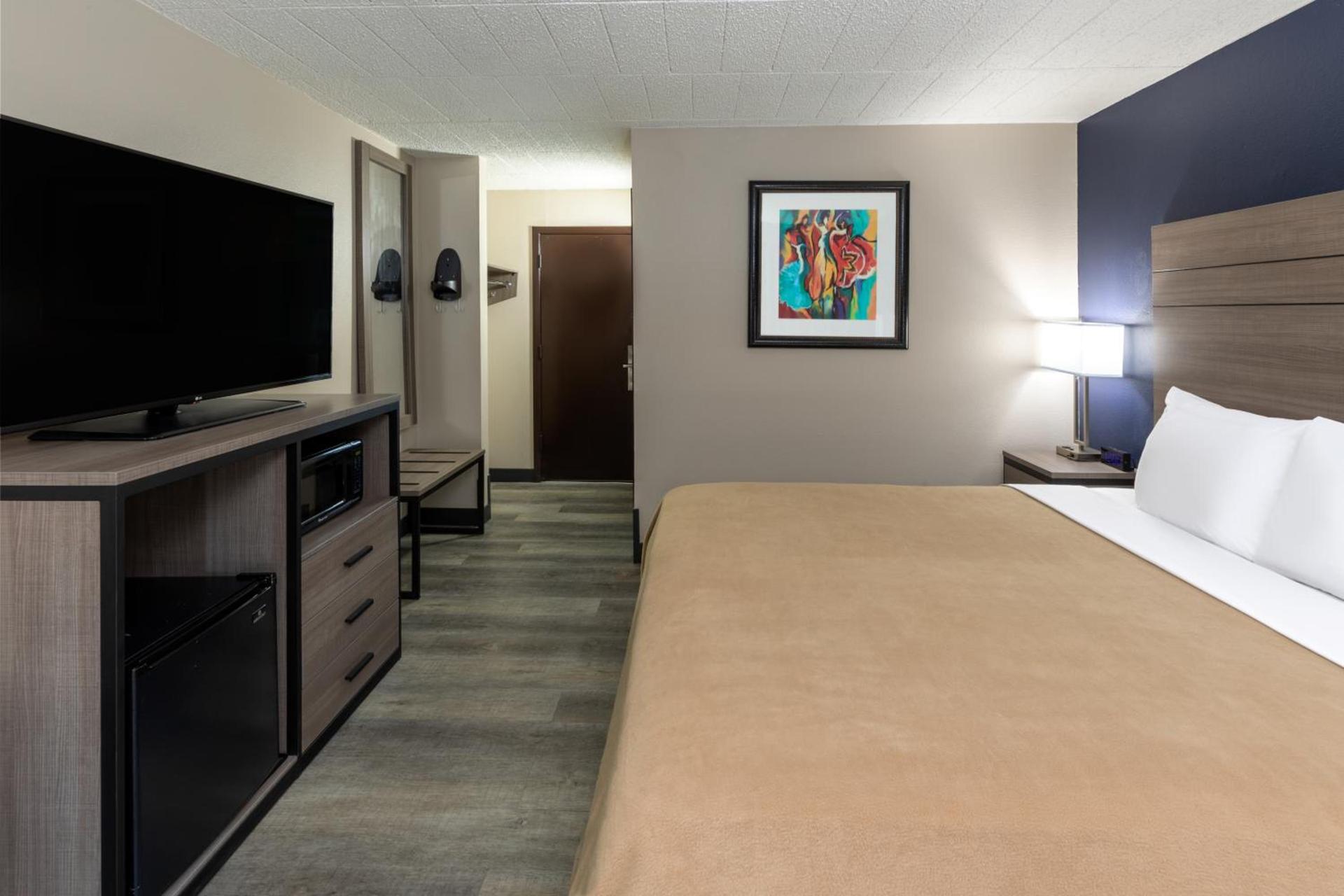 Baymont by Wyndham Laredo photo 35