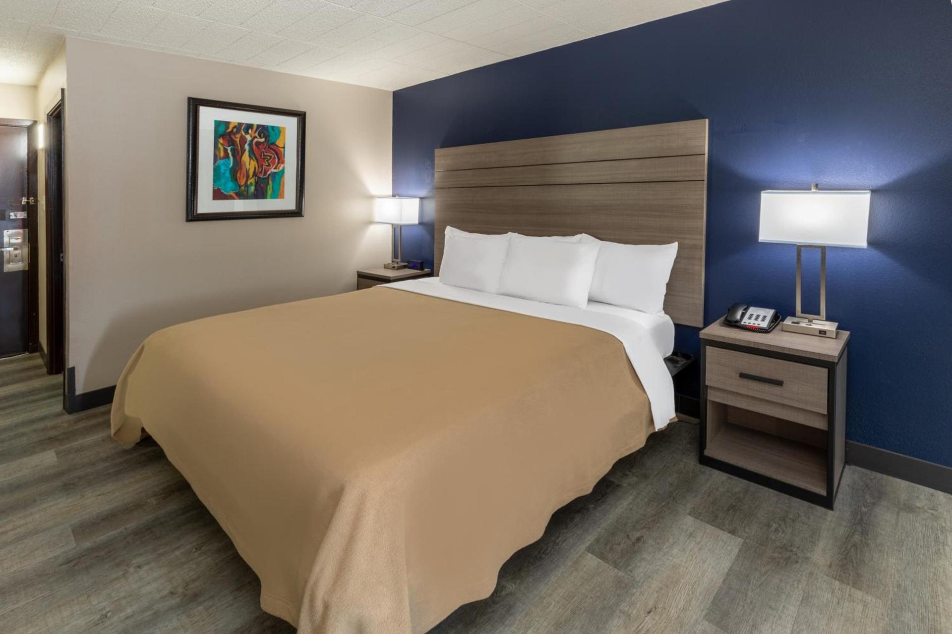 Baymont by Wyndham Laredo photo 34