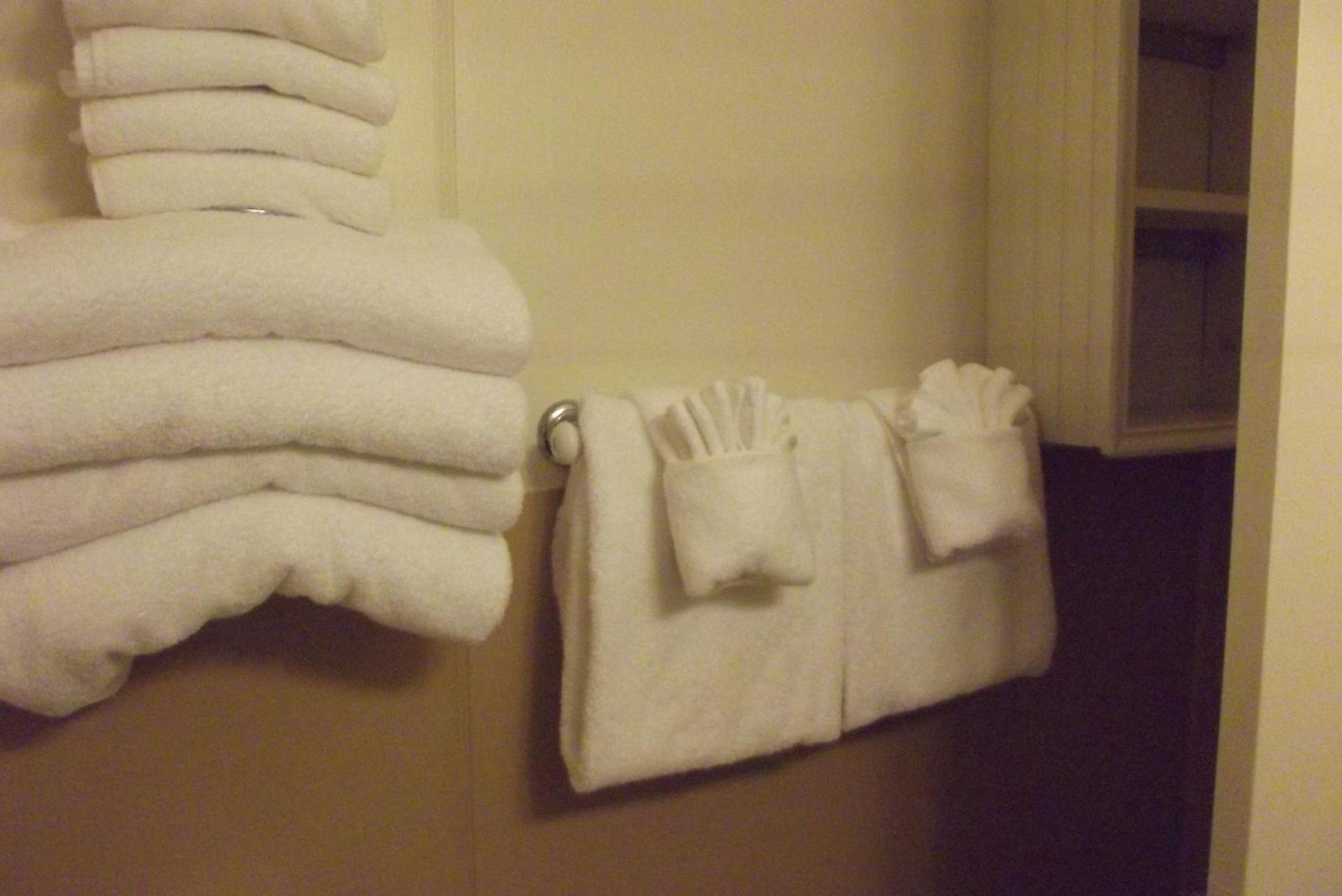 Hillcrest Inn photo 26