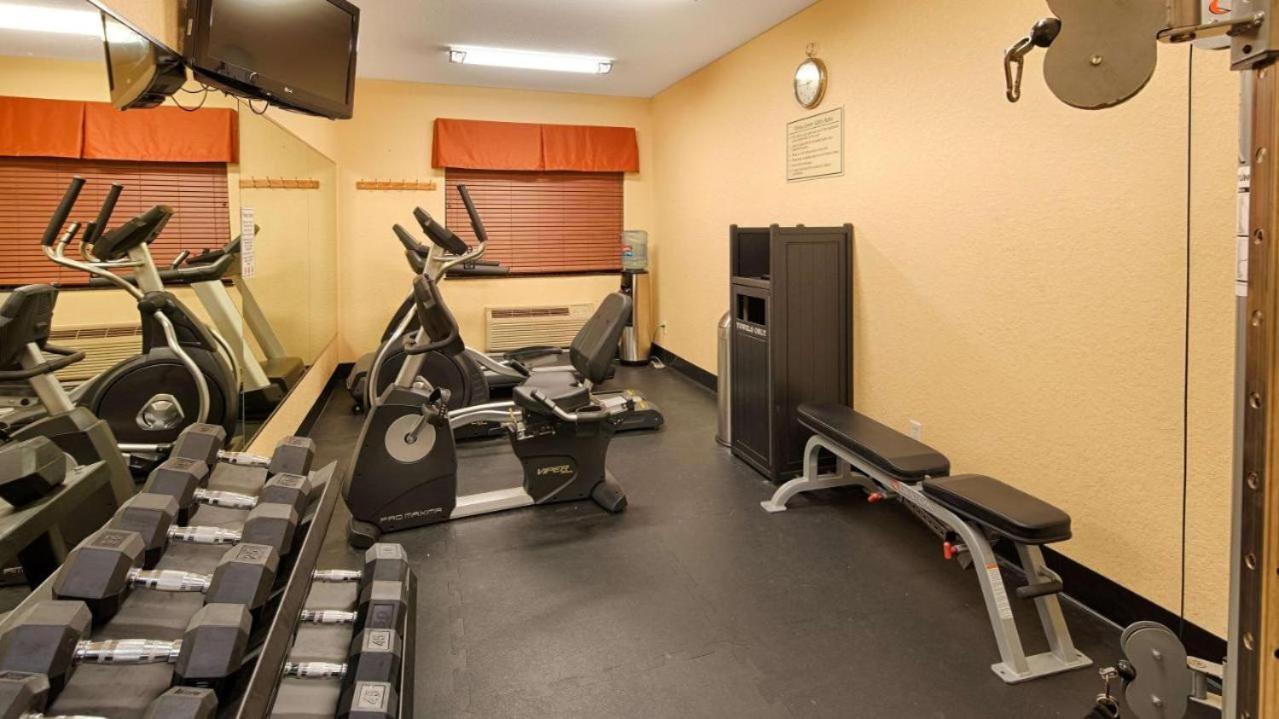 Baymont by Wyndham Laredo photo 45