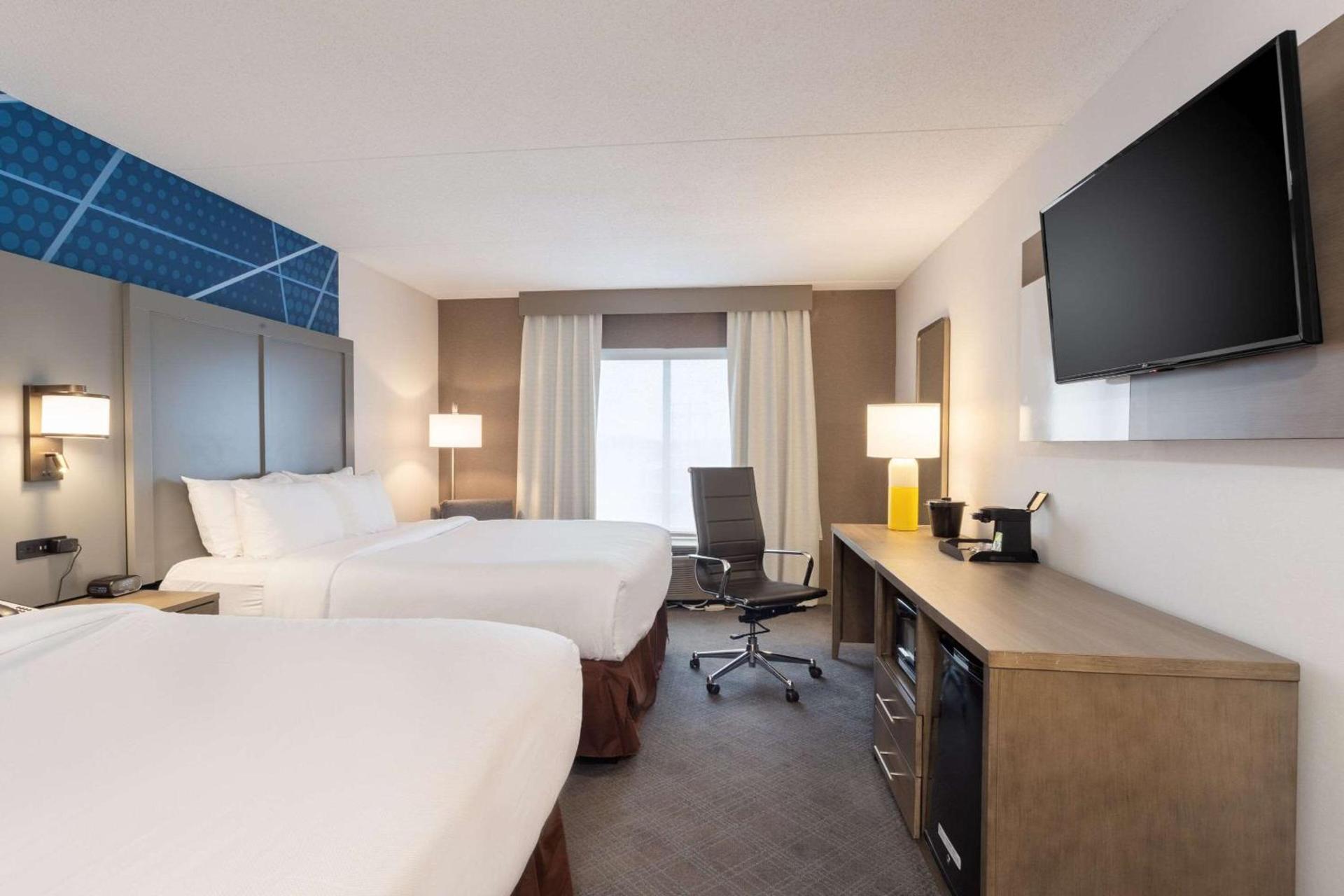 Comfort Inn & Suites Buffalo Airport photo 24