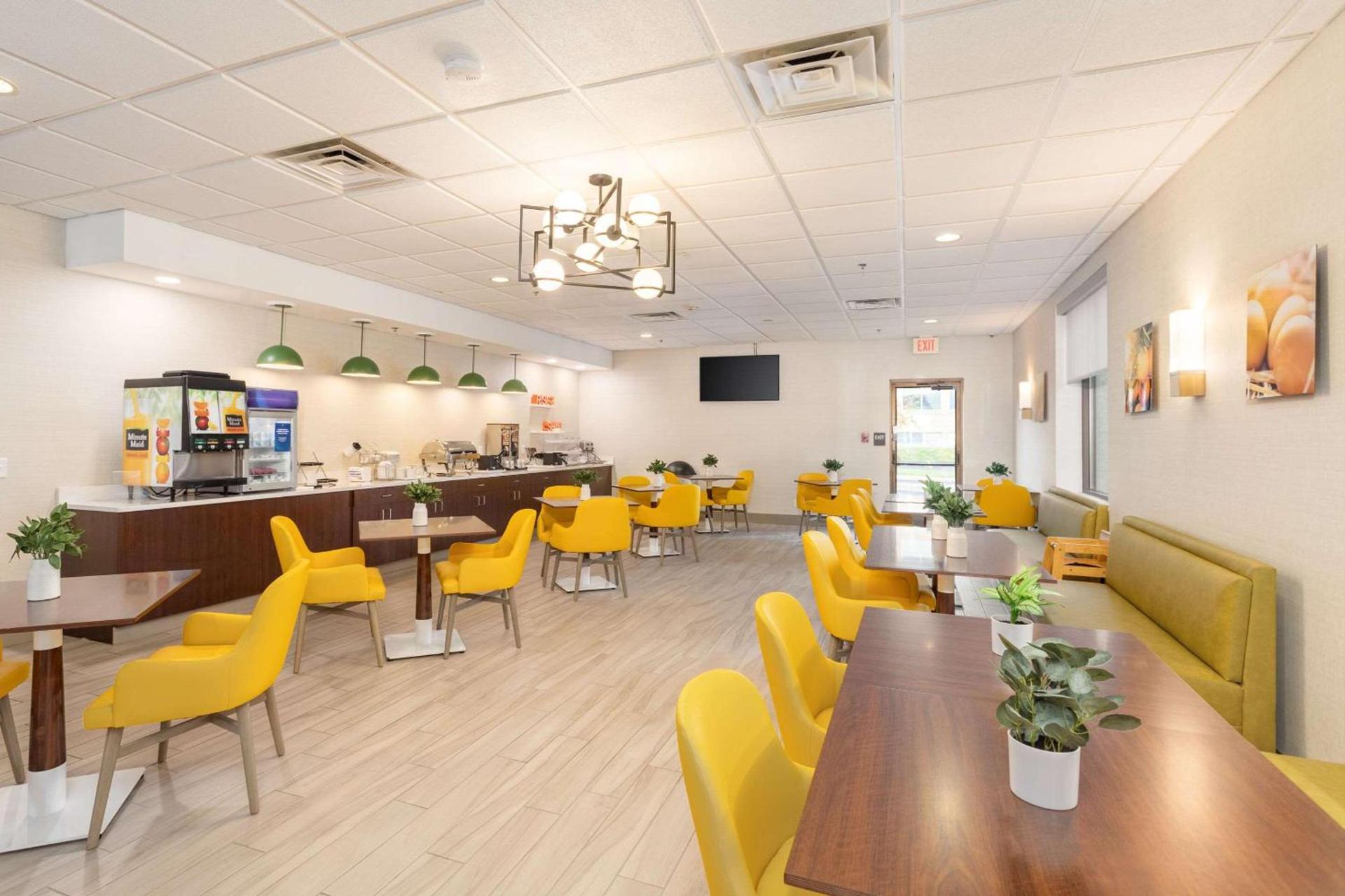 Comfort Inn & Suites Buffalo Airport photo 13