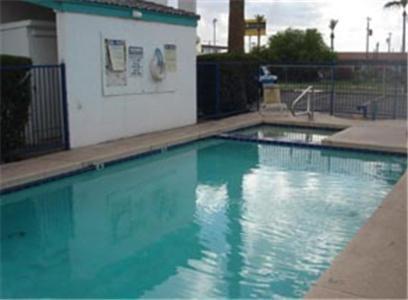 Colonade Motel Suites photo 2