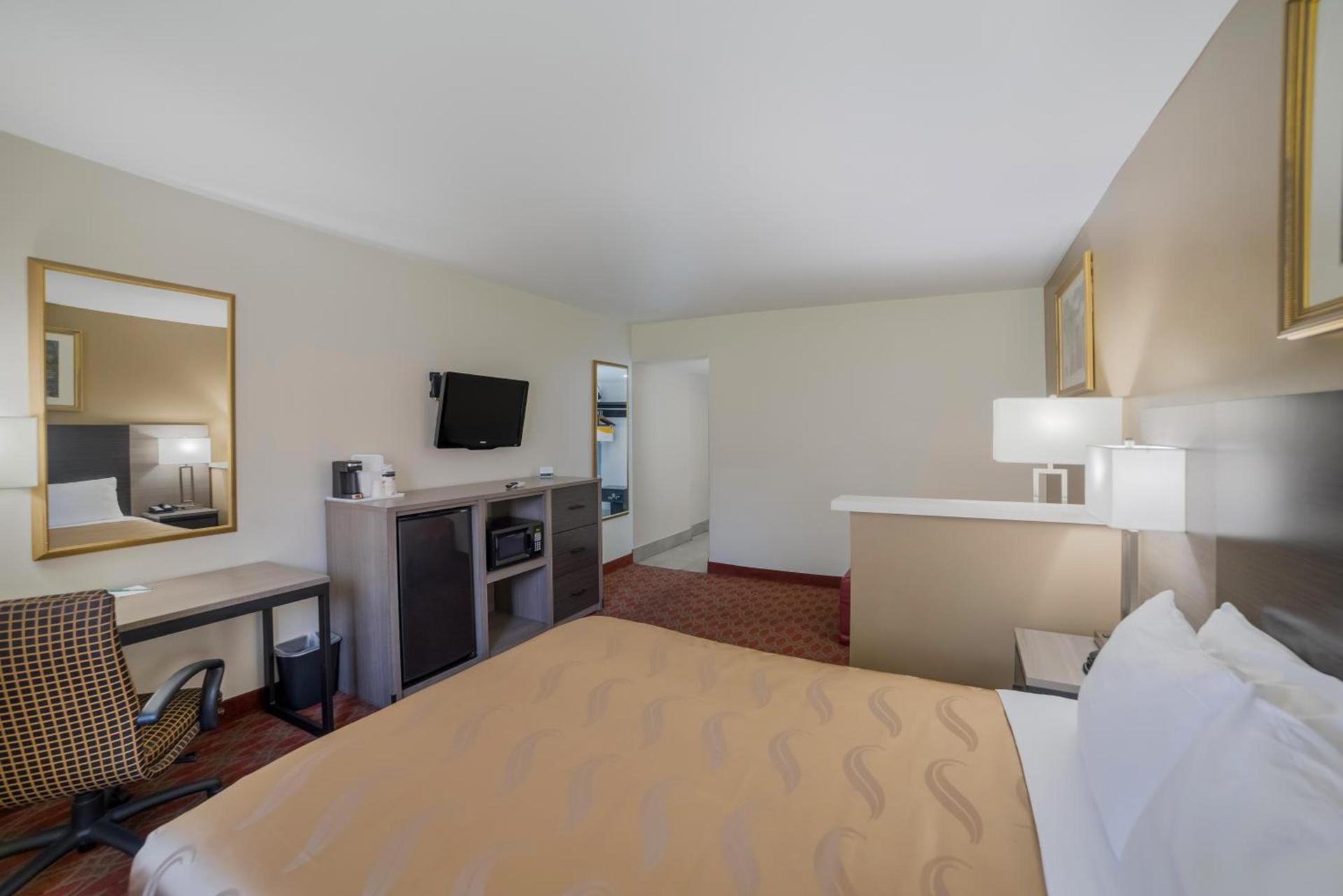 Quality Inn & Suites Goodyear - Phoenix West photo 40