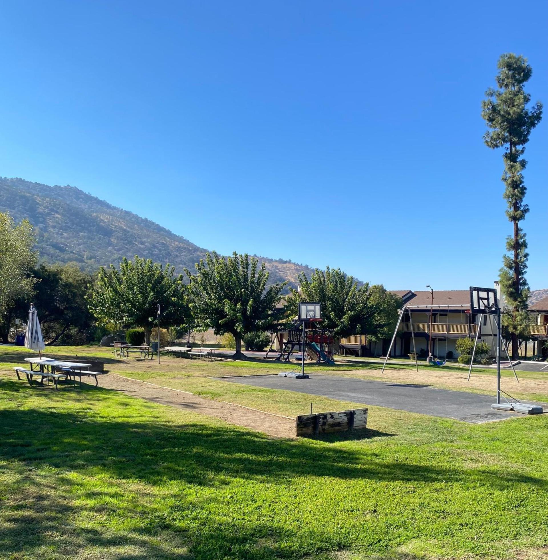 Western Holiday Lodge photo 31