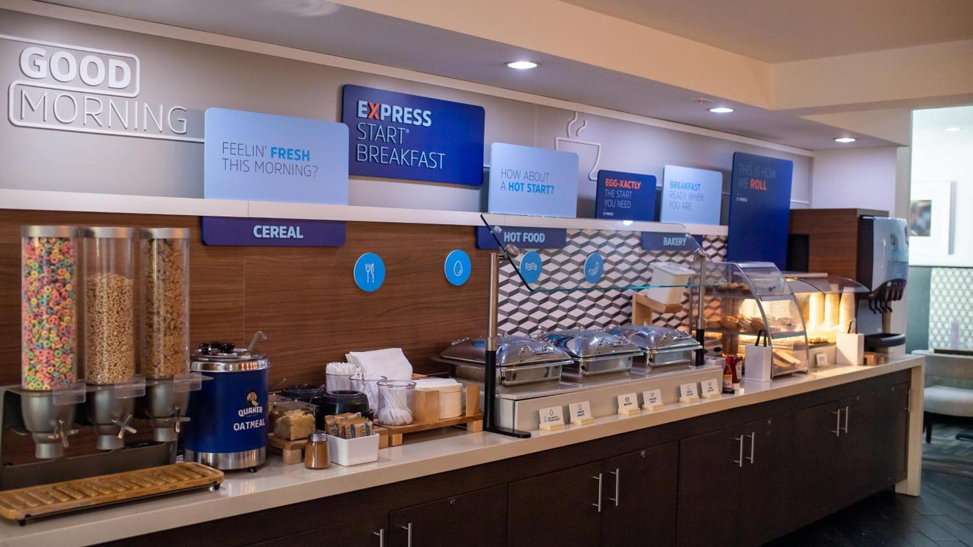 Holiday Inn Express Hickory - Hickory Mart by IHG photo 35