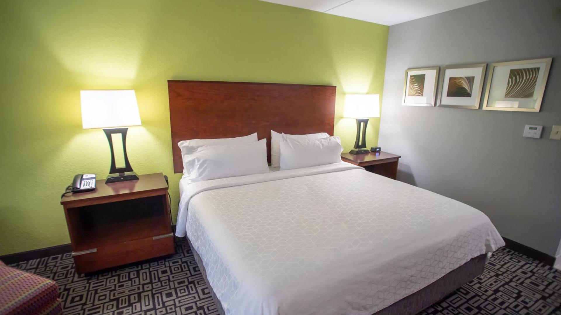 Holiday Inn Express Hickory - Hickory Mart by IHG photo 37