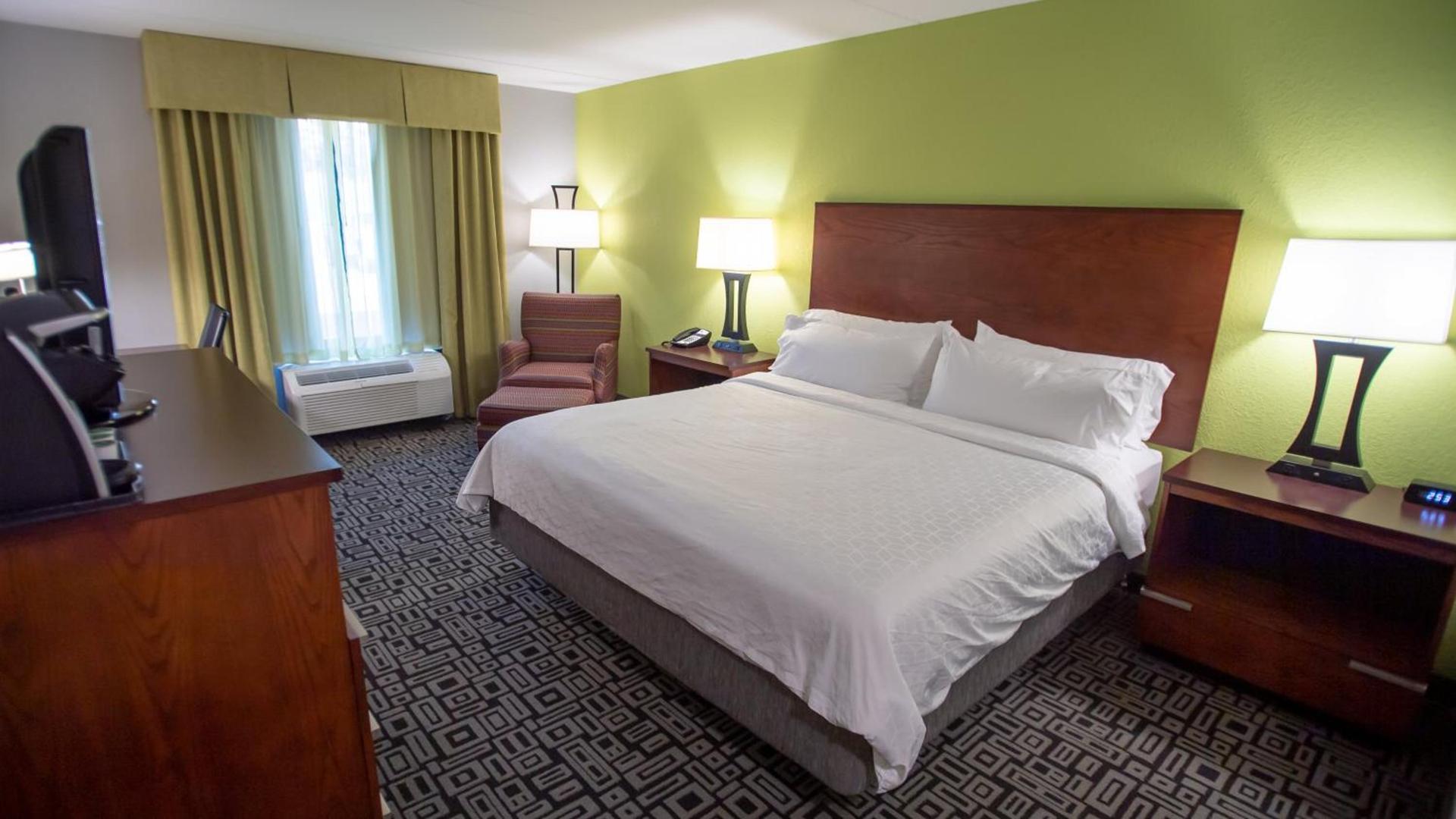 Holiday Inn Express Hickory - Hickory Mart by IHG photo 39