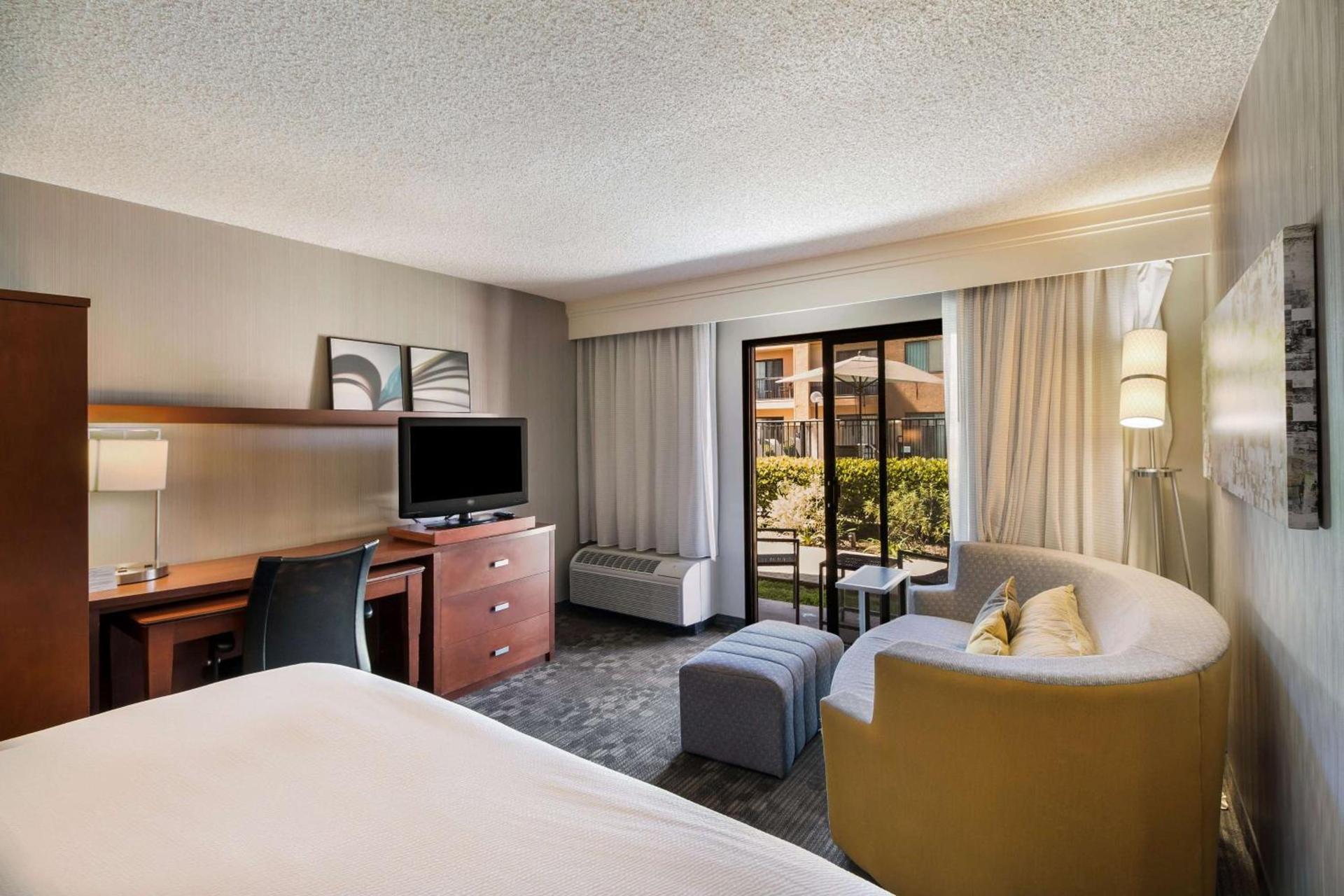 Sonesta Select Huntington Beach Fountain Valley photo 6