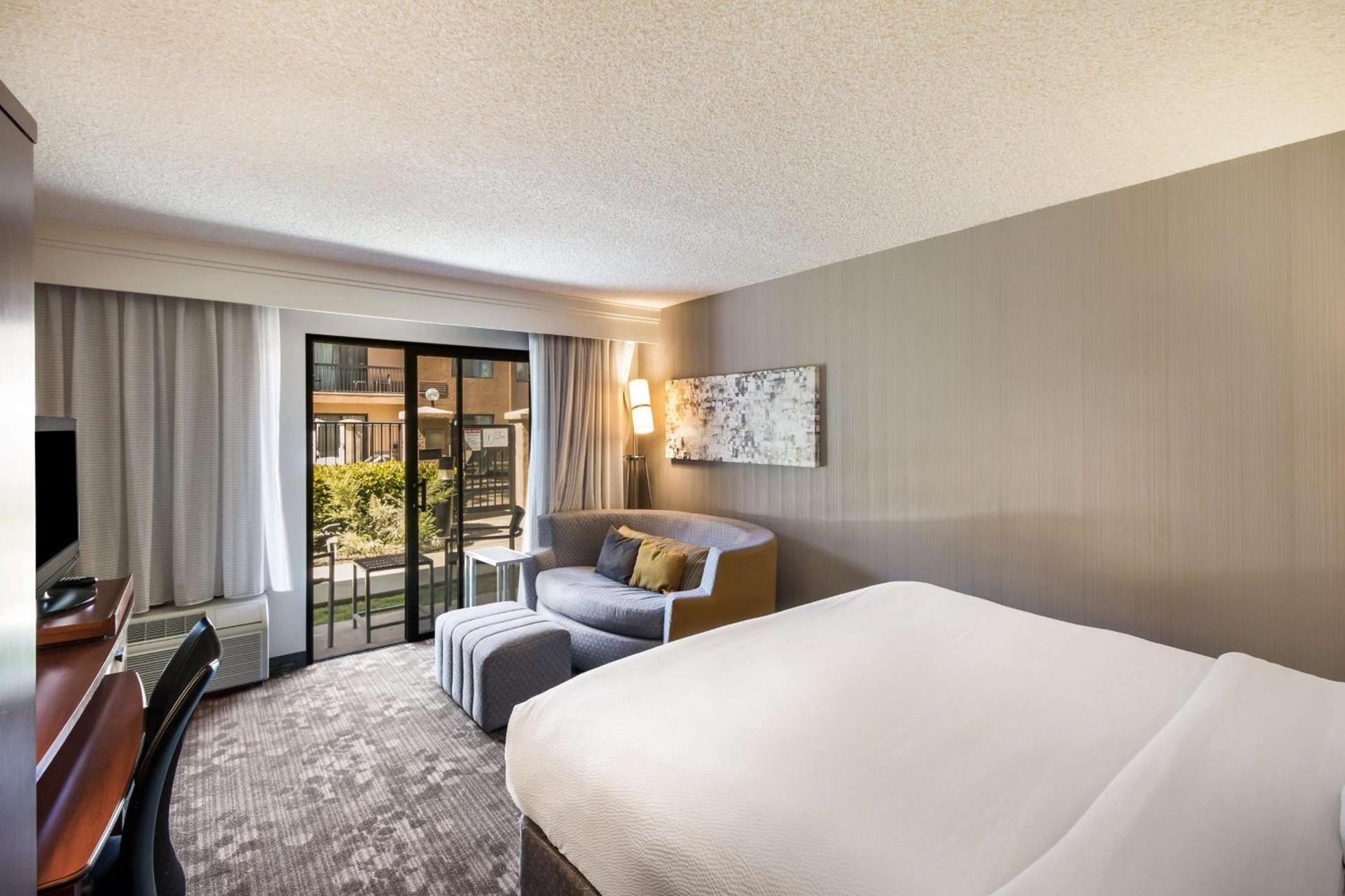 Sonesta Select Huntington Beach Fountain Valley photo 9