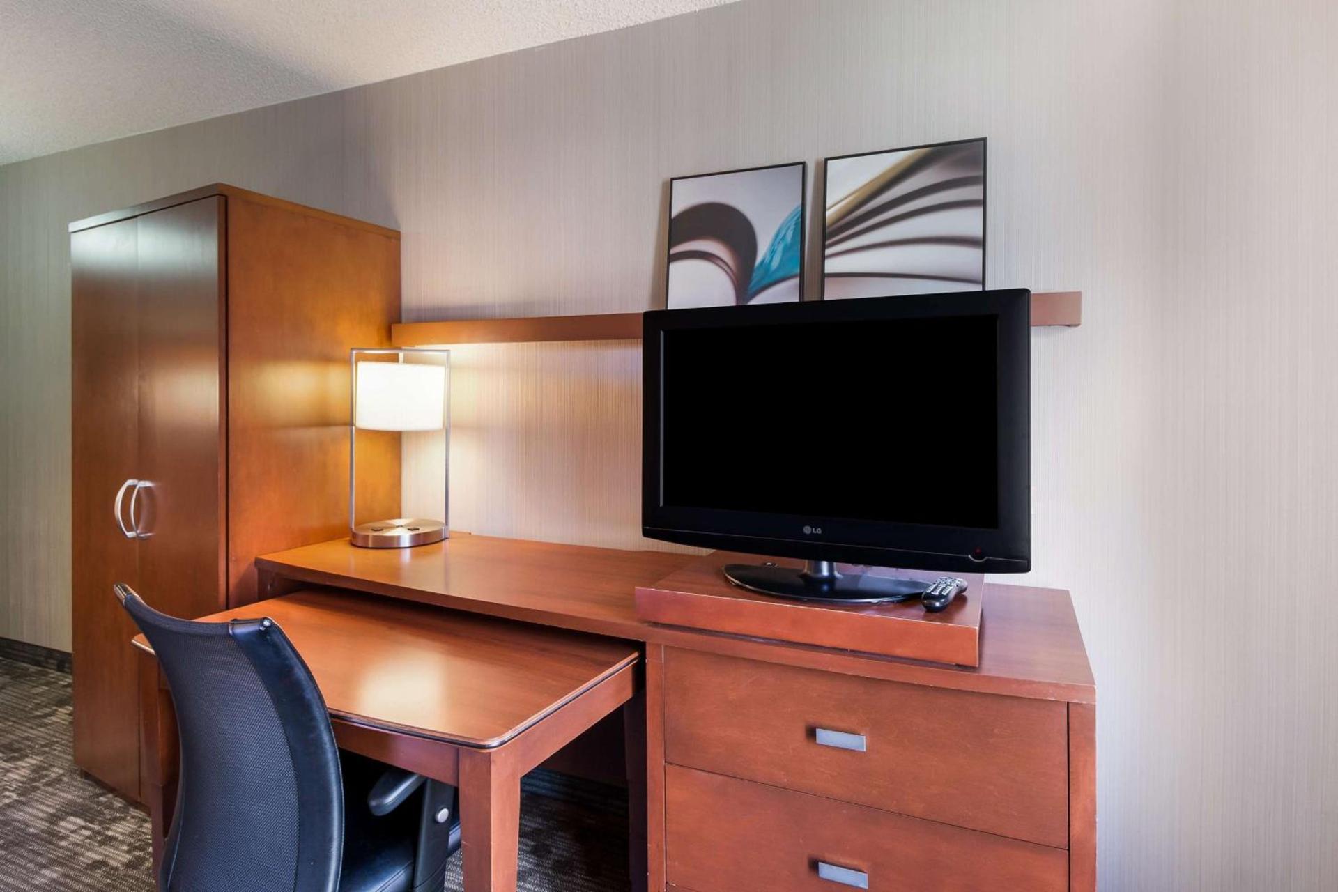 Sonesta Select Huntington Beach Fountain Valley photo 12