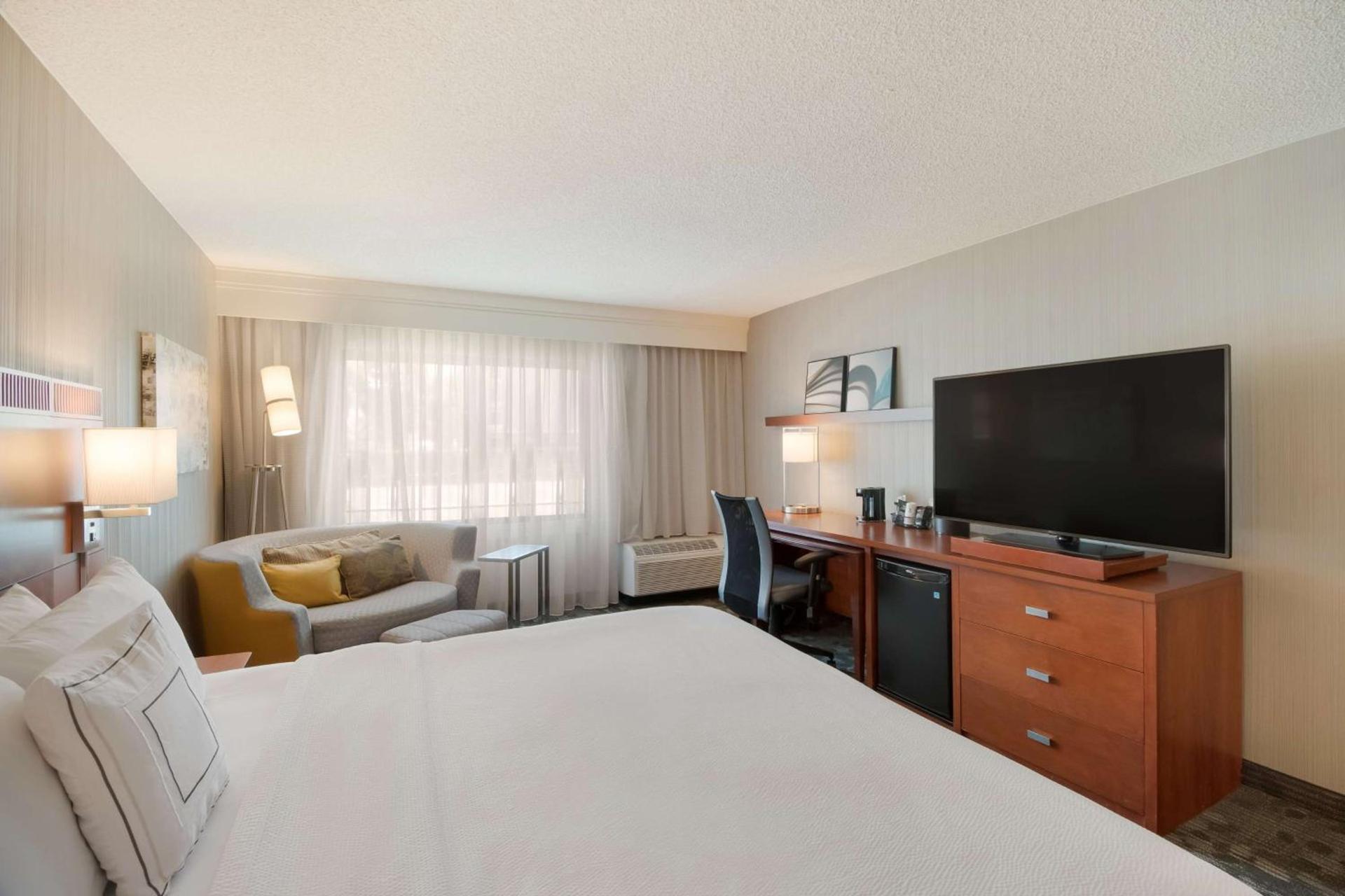 Sonesta Select Huntington Beach Fountain Valley photo 15