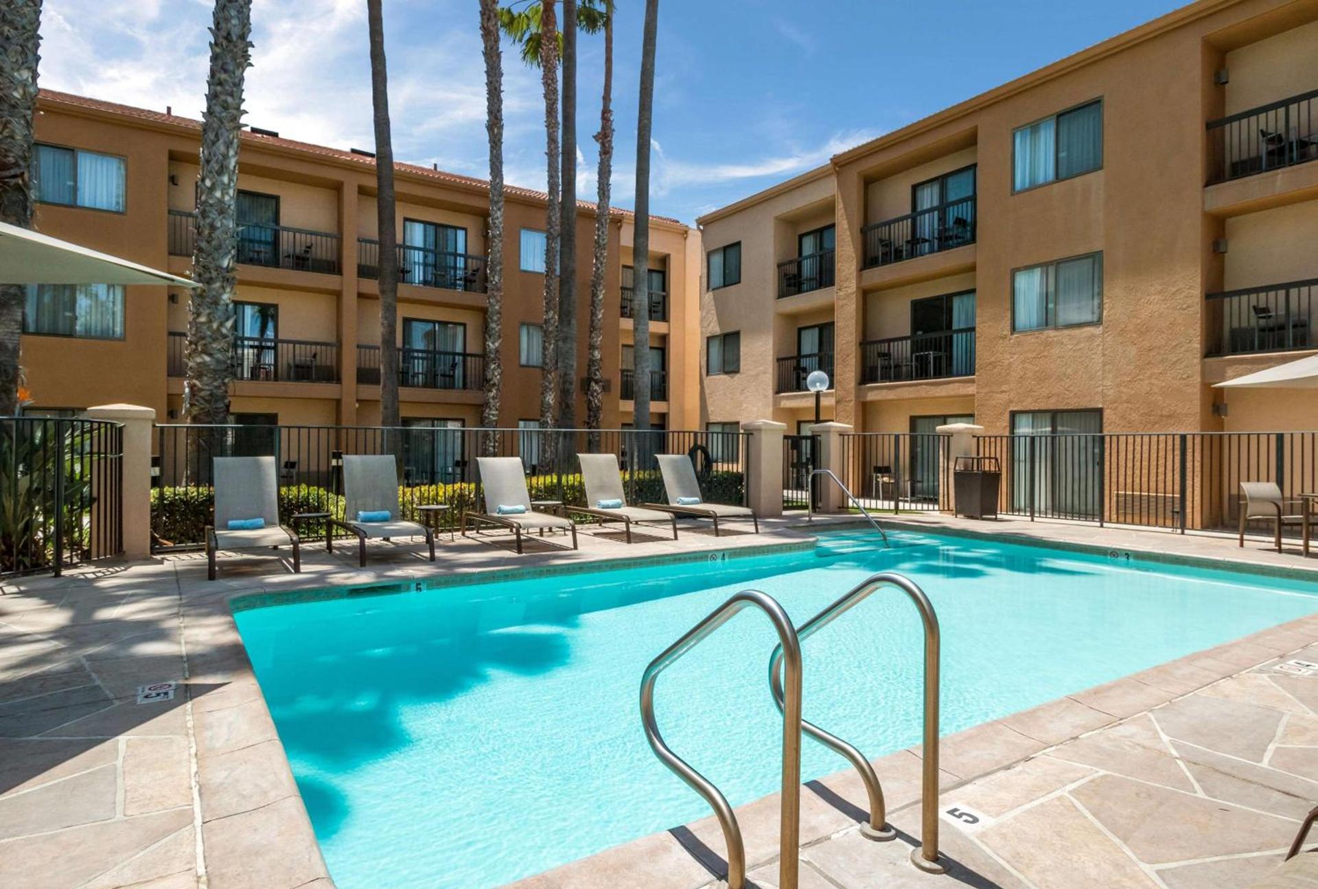 Sonesta Select Huntington Beach Fountain Valley photo 2