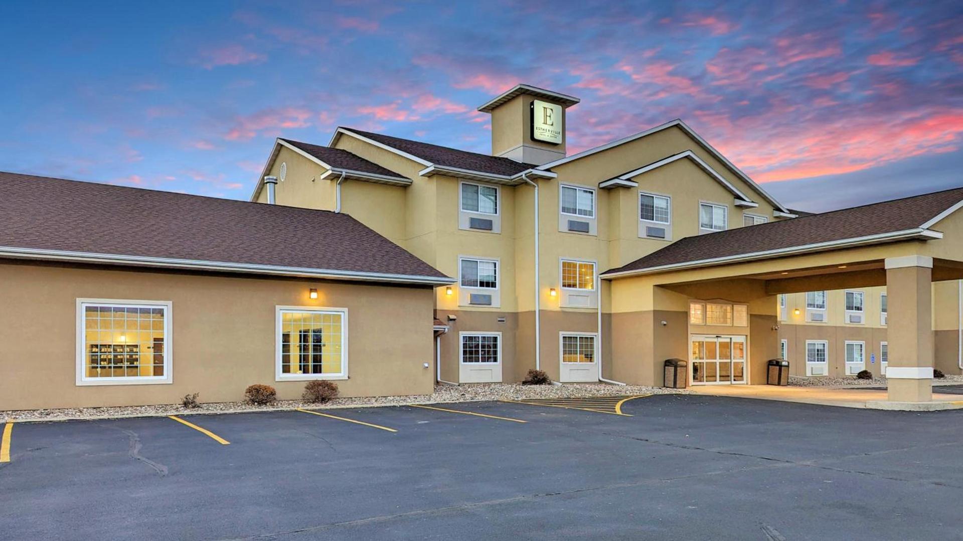 Estherville Hotel & Suites photo 1
