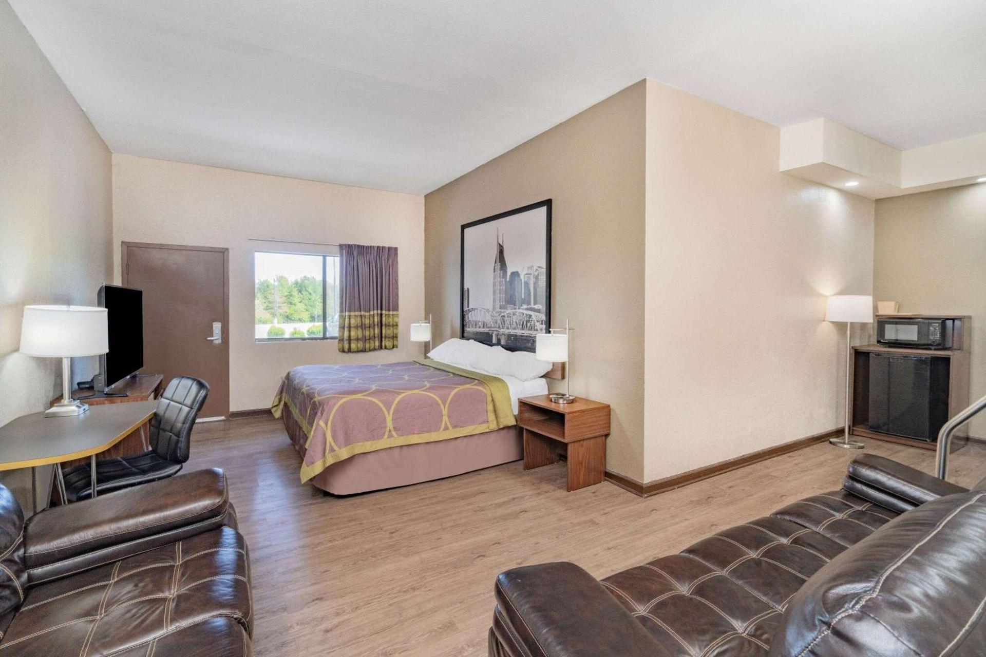 Super 8 by Wyndham Columbia photo 13