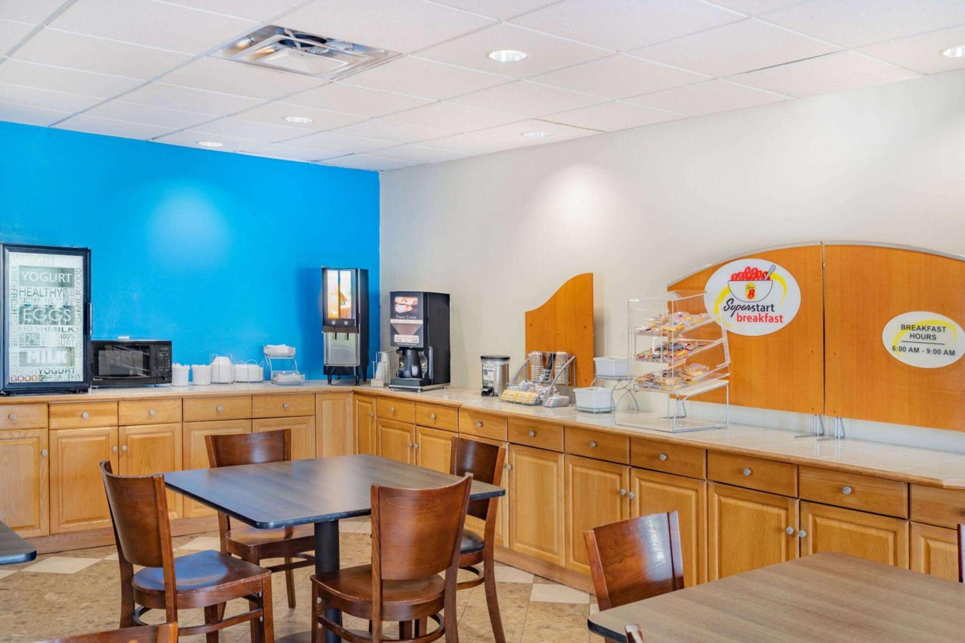 Super 8 by Wyndham Columbia photo 22