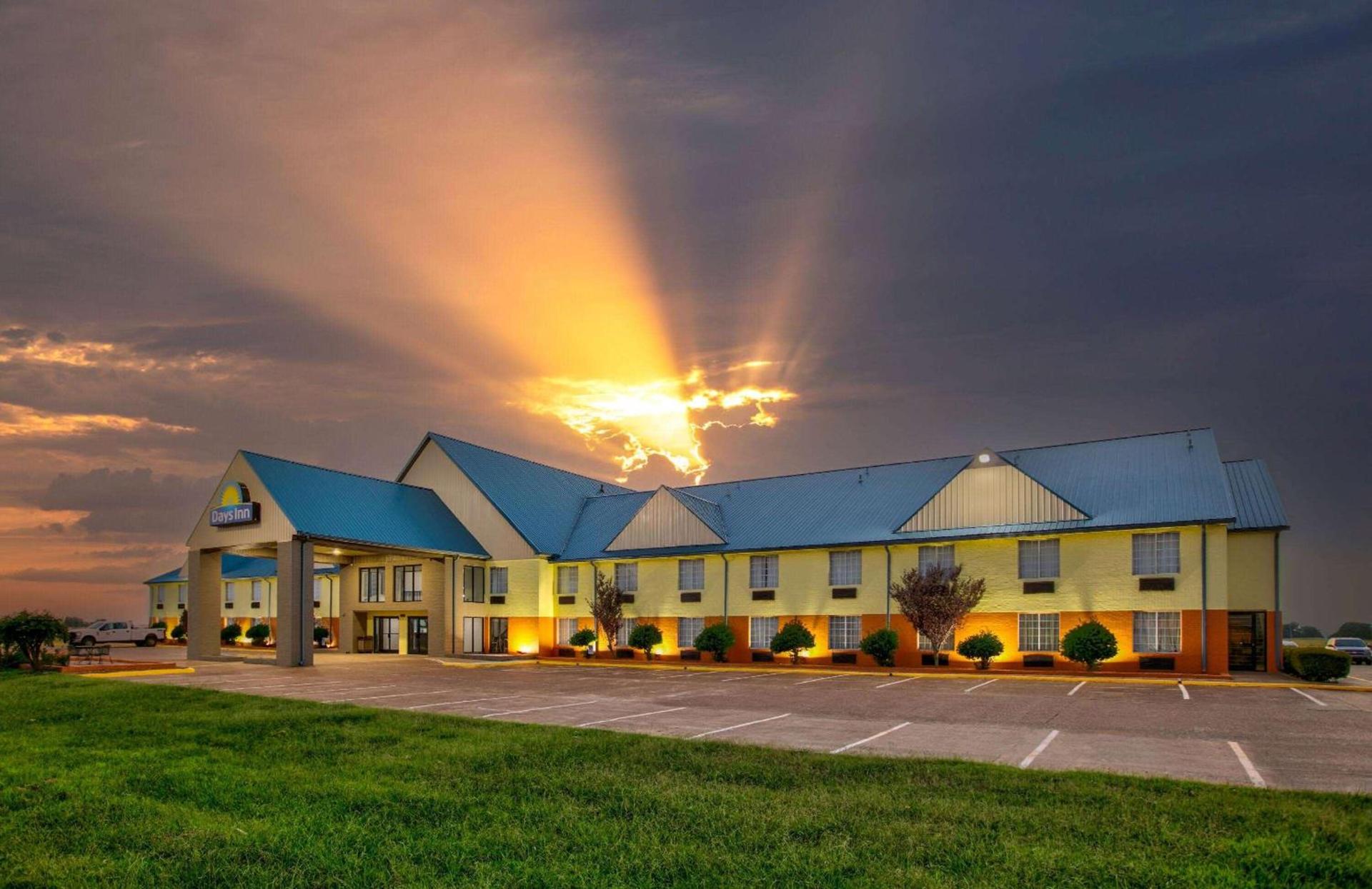 Days Inn by Wyndham Tunica Resorts photo 11