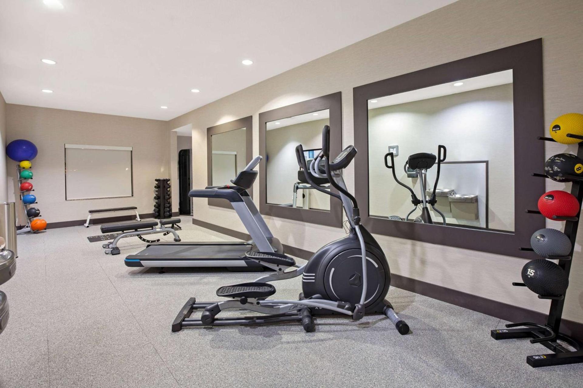 La Quinta Inn & Suites By Wyndham Houston Pasadena North photo 2