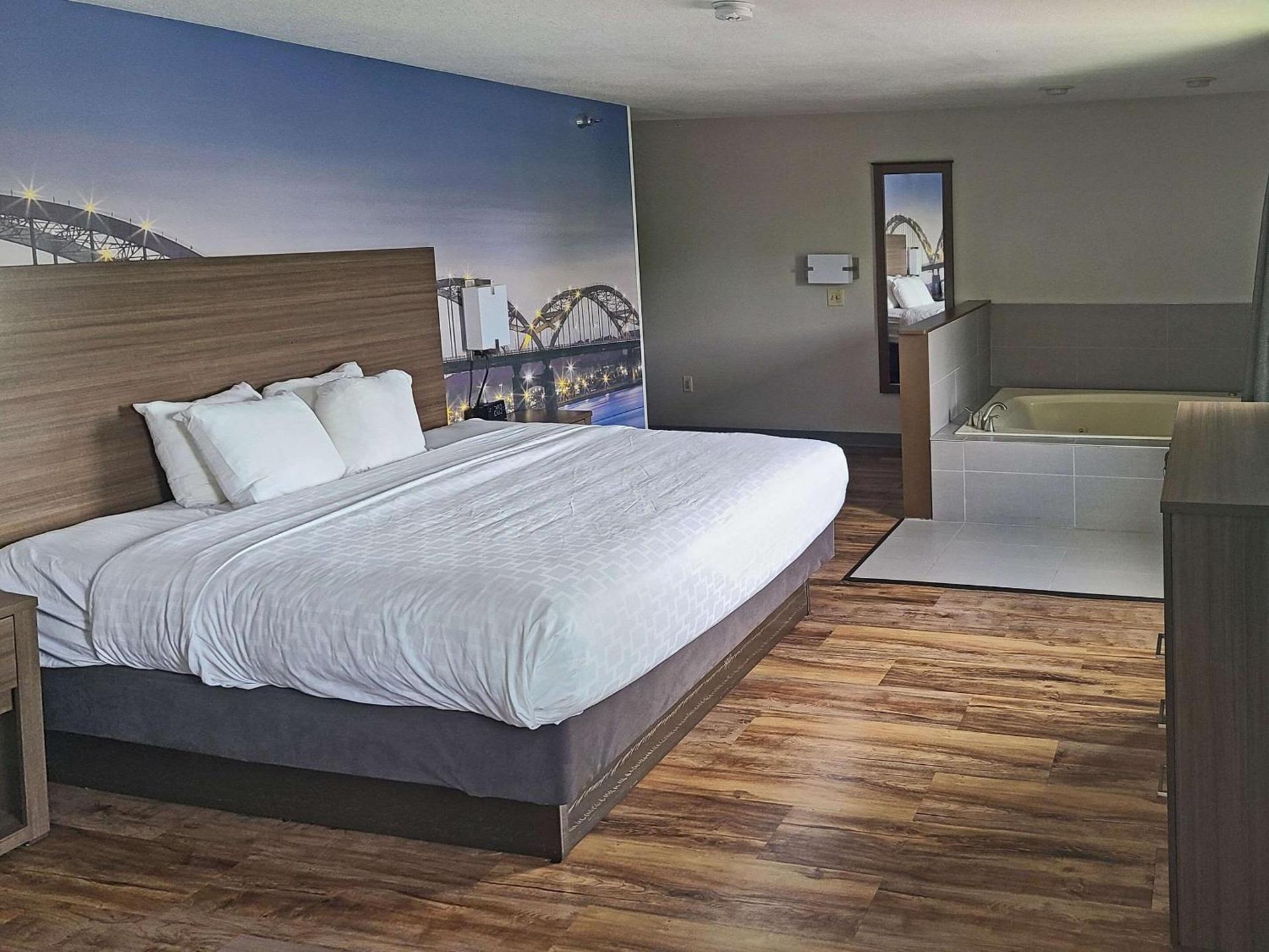 Clarion Pointe Bettendorf - Quad Cities photo 21