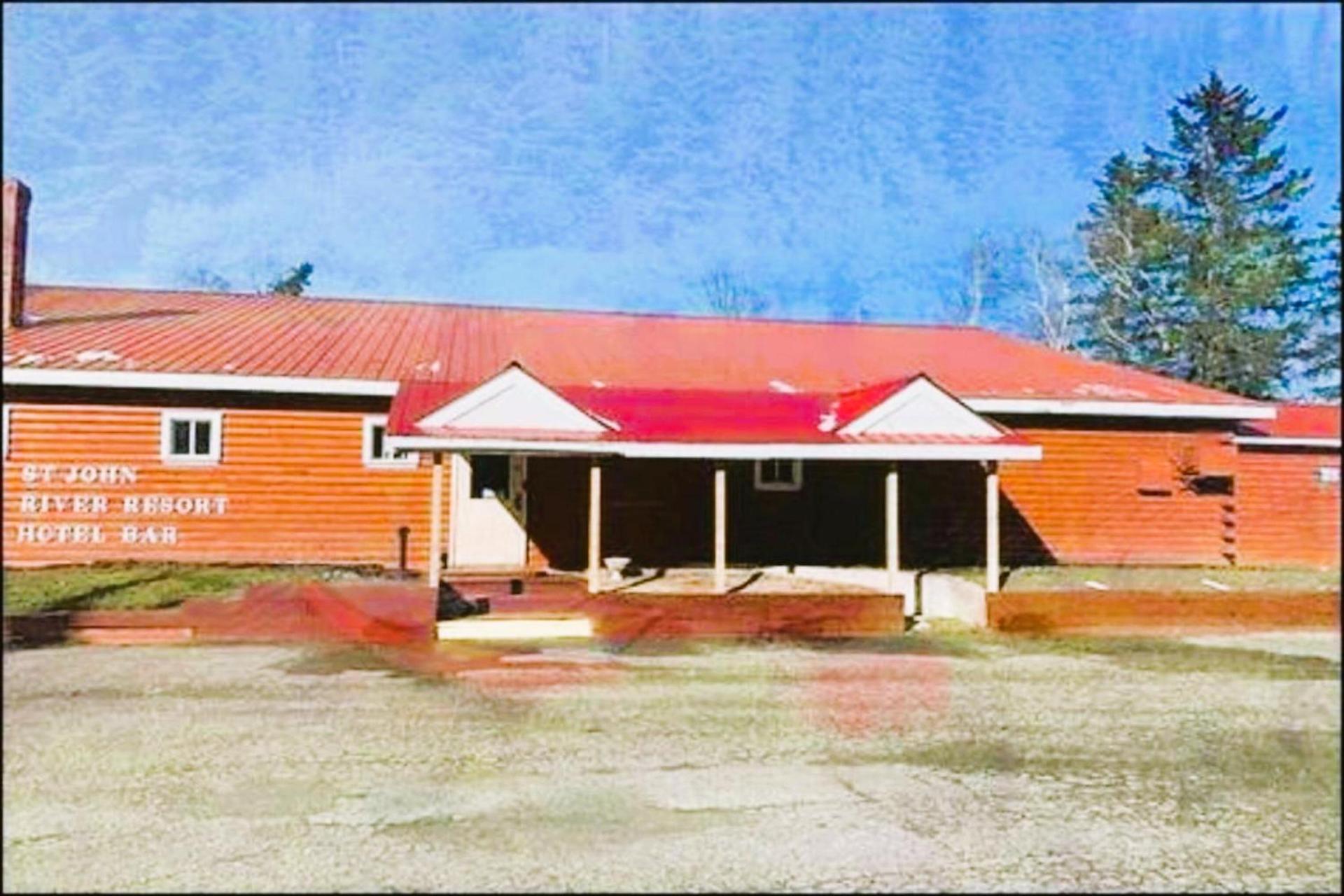 Love Hotels St John River by OYO at Fort Kent ME photo 12