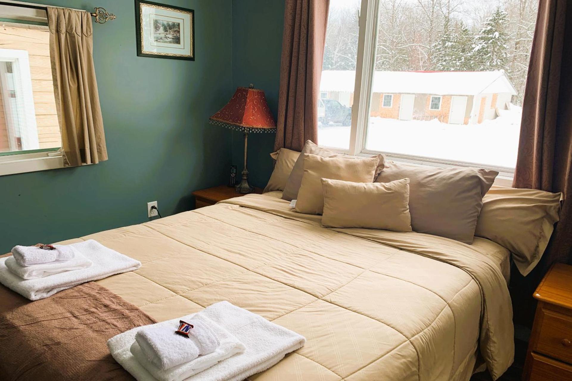 Love Hotels St John River by OYO at Fort Kent ME photo 17