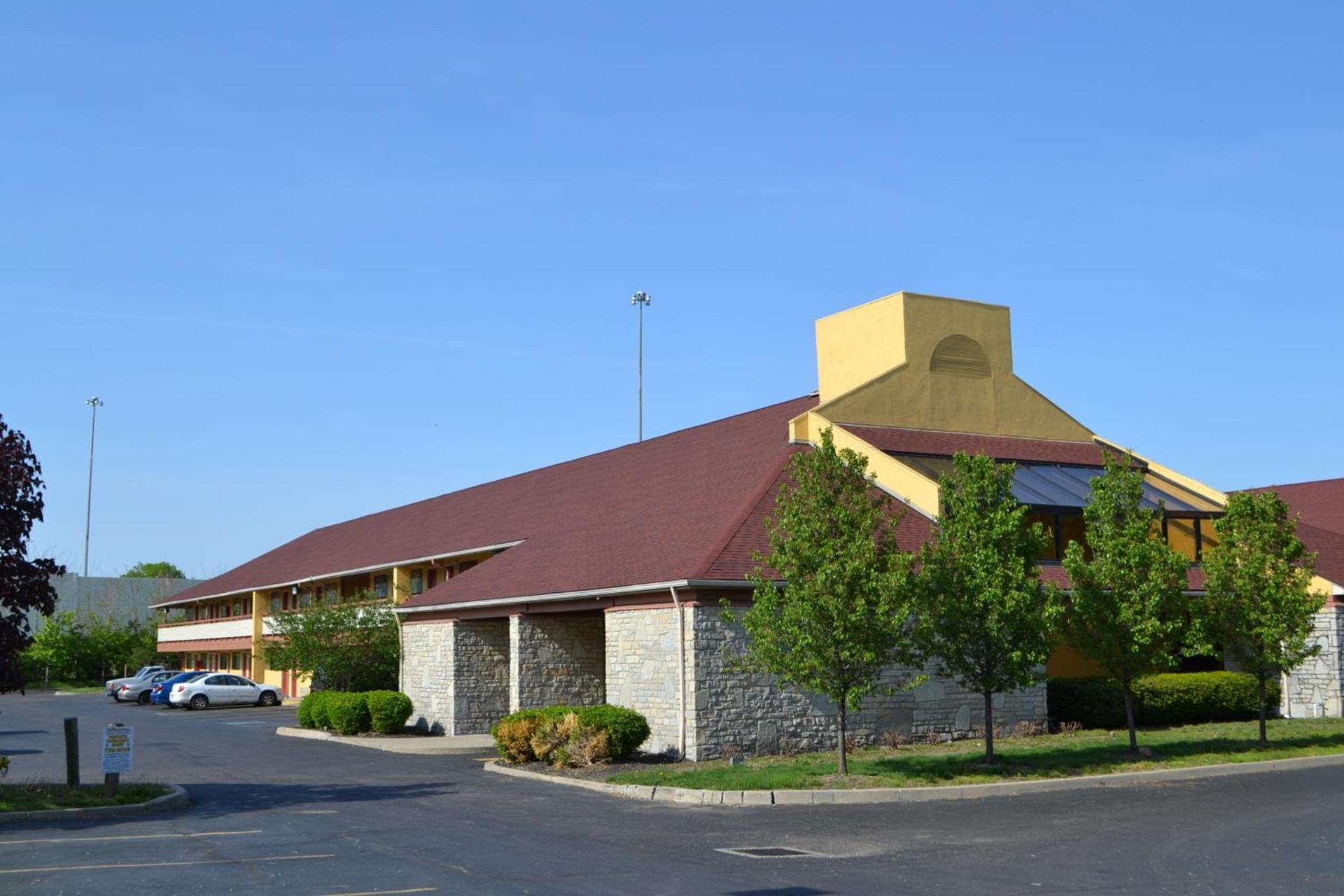 Super 8 by Wyndham Cincinnati-Springdale OH photo 71