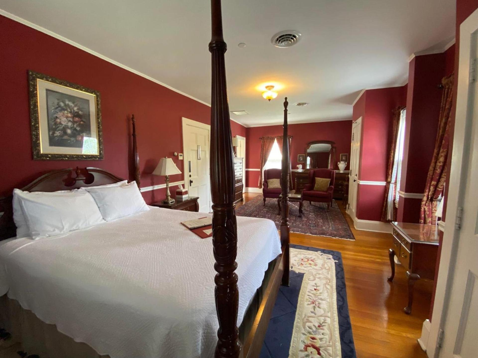 Historic Rosemont Manor photo 23