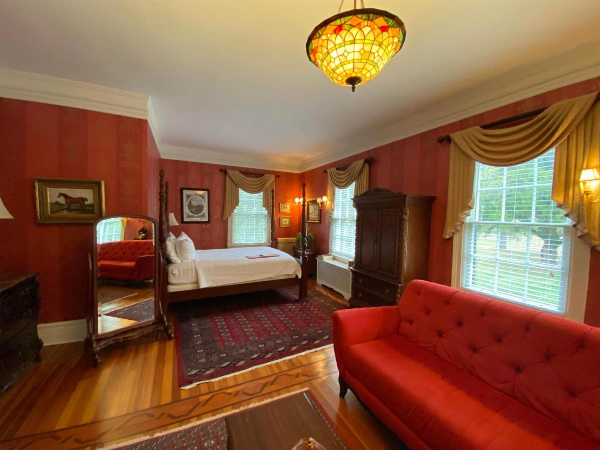 Historic Rosemont Manor photo 24