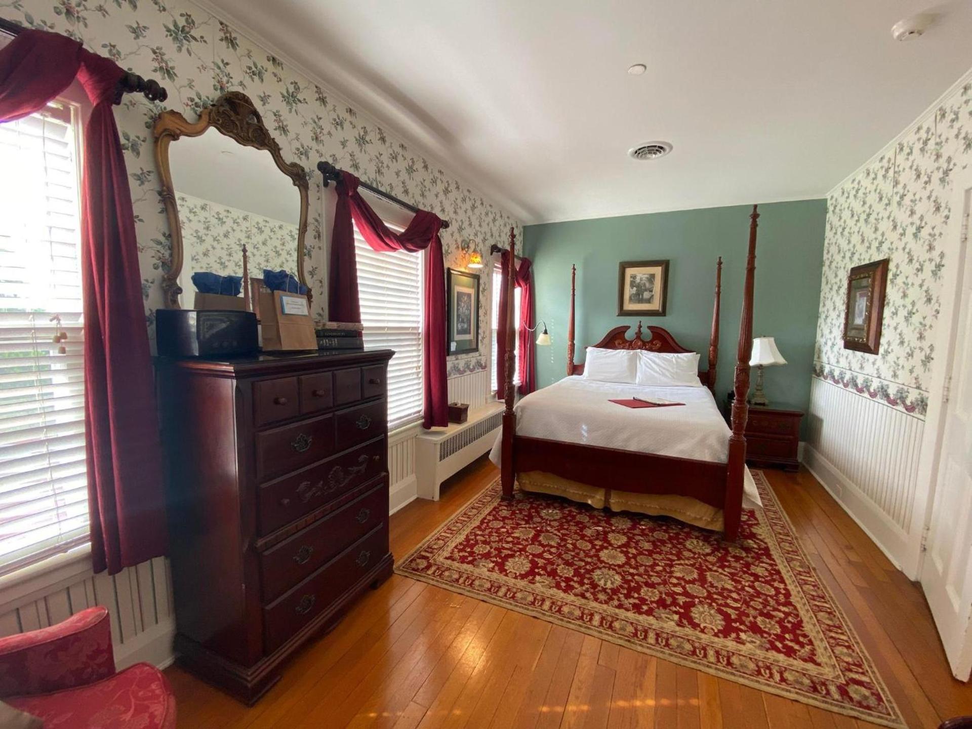 Historic Rosemont Manor photo 18