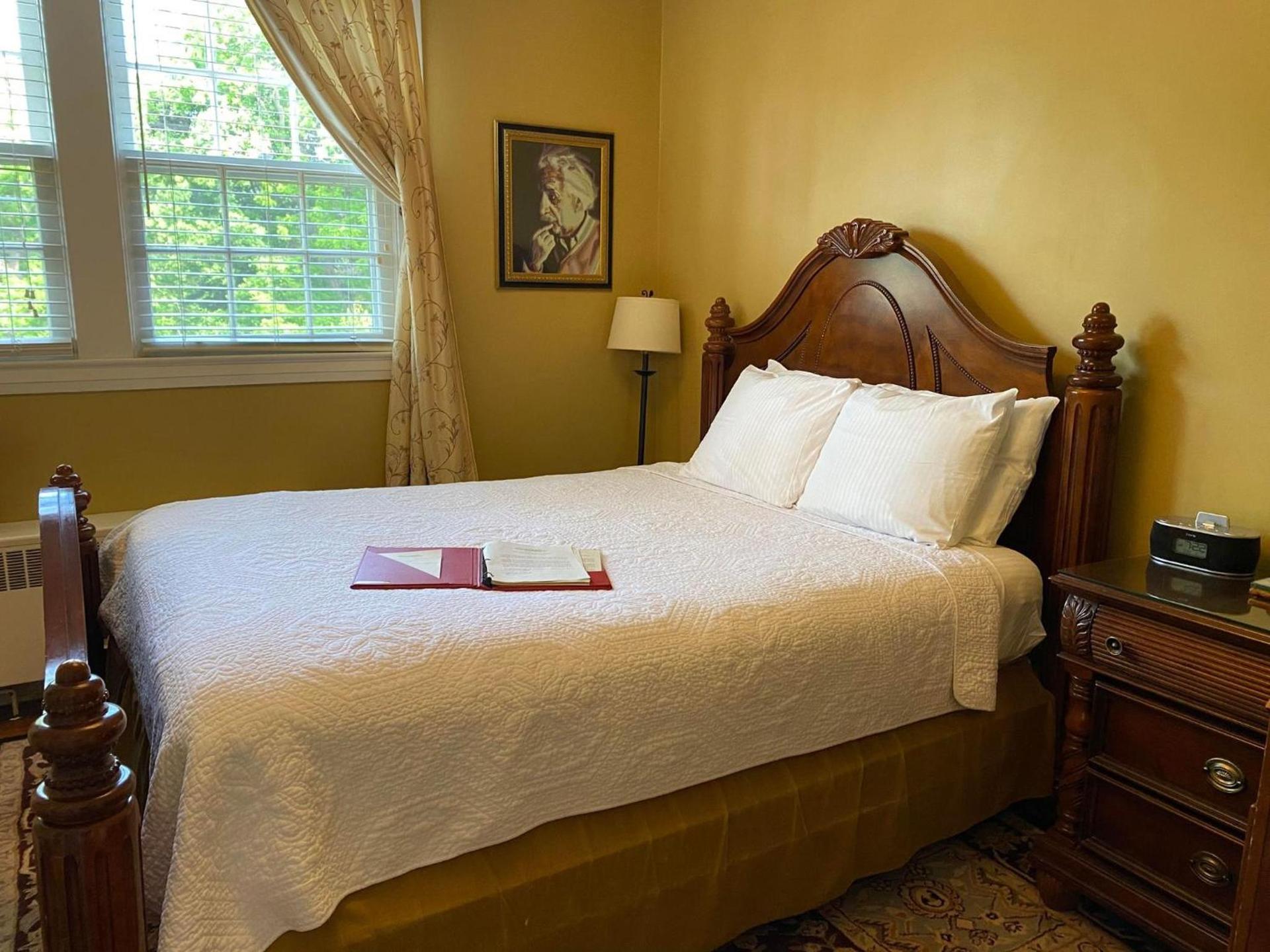 Historic Rosemont Manor photo 22