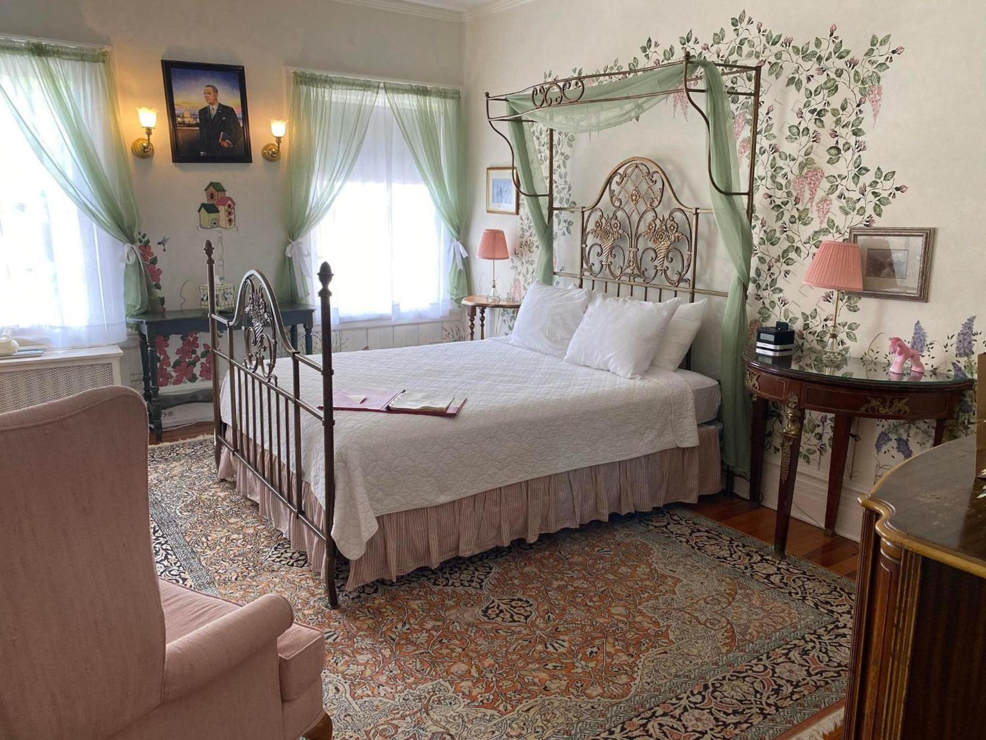 Historic Rosemont Manor photo 21