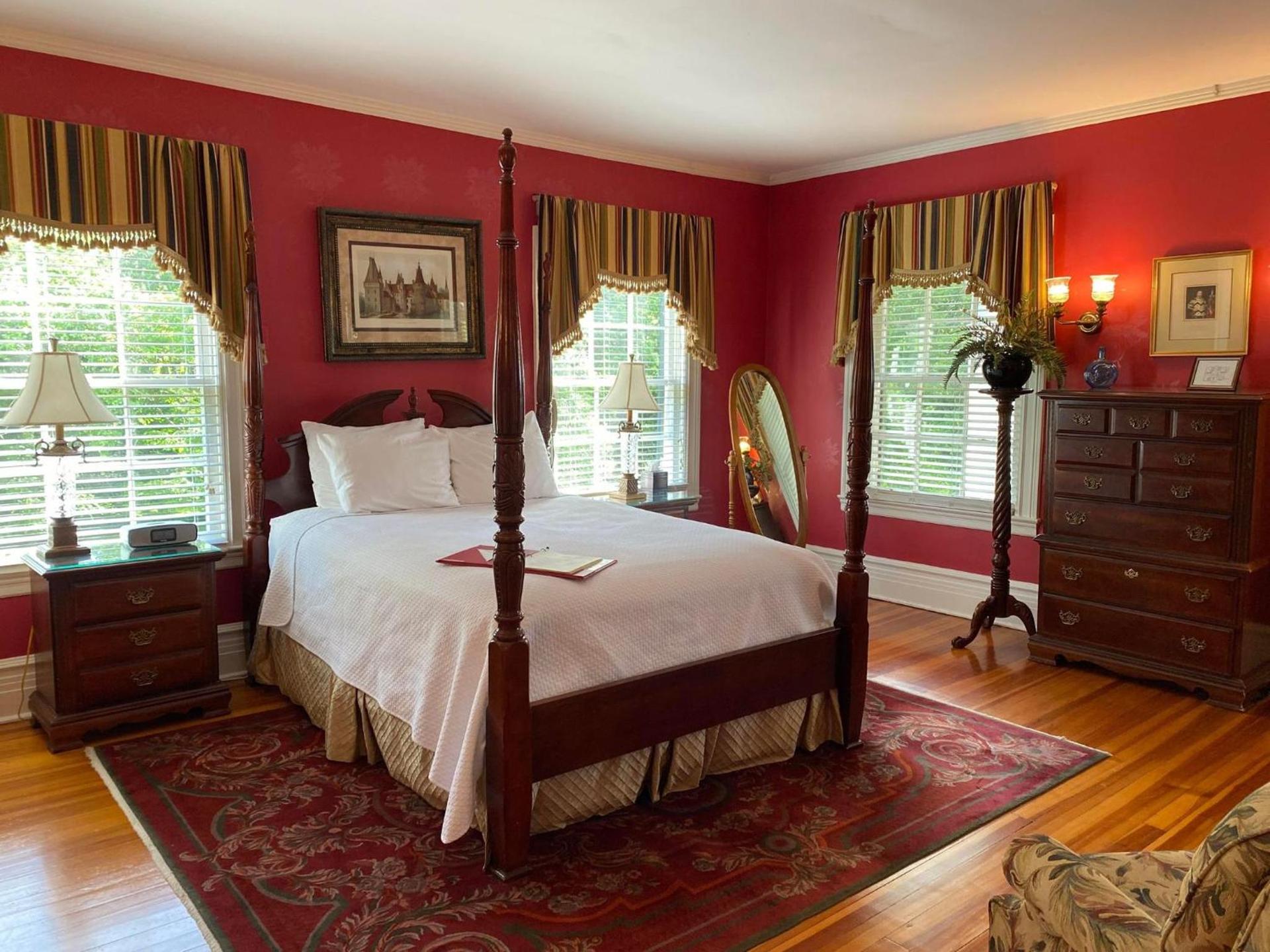 Historic Rosemont Manor photo 16