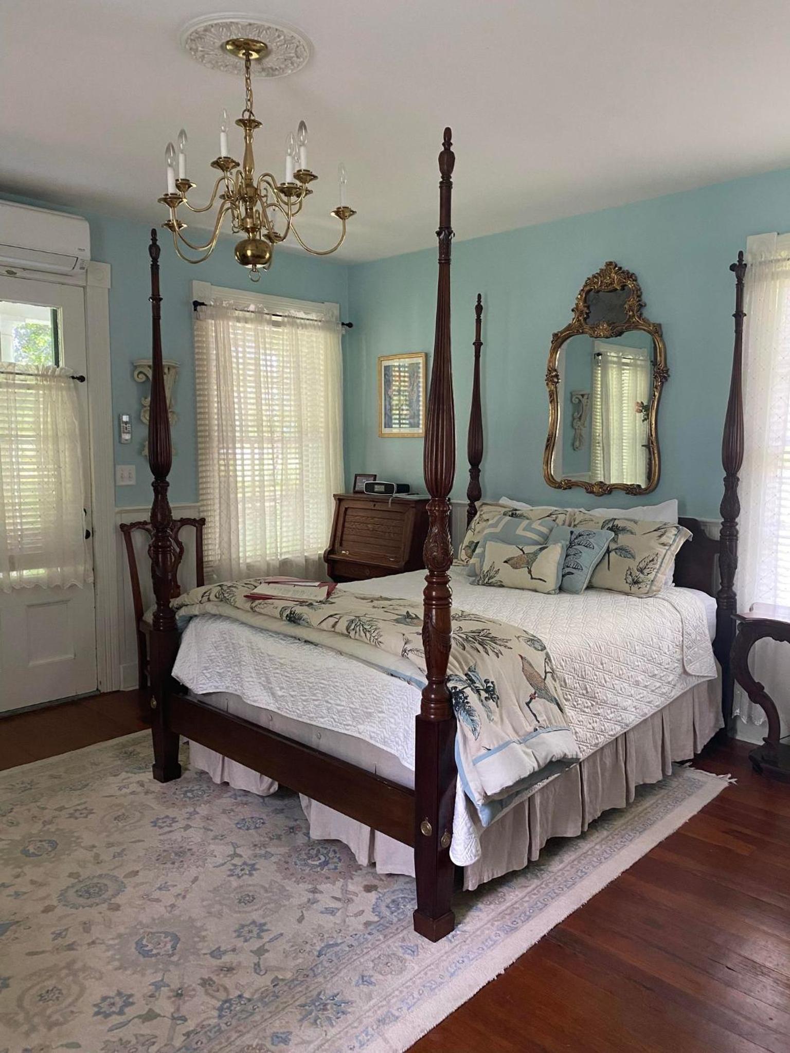 Historic Rosemont Manor photo 25