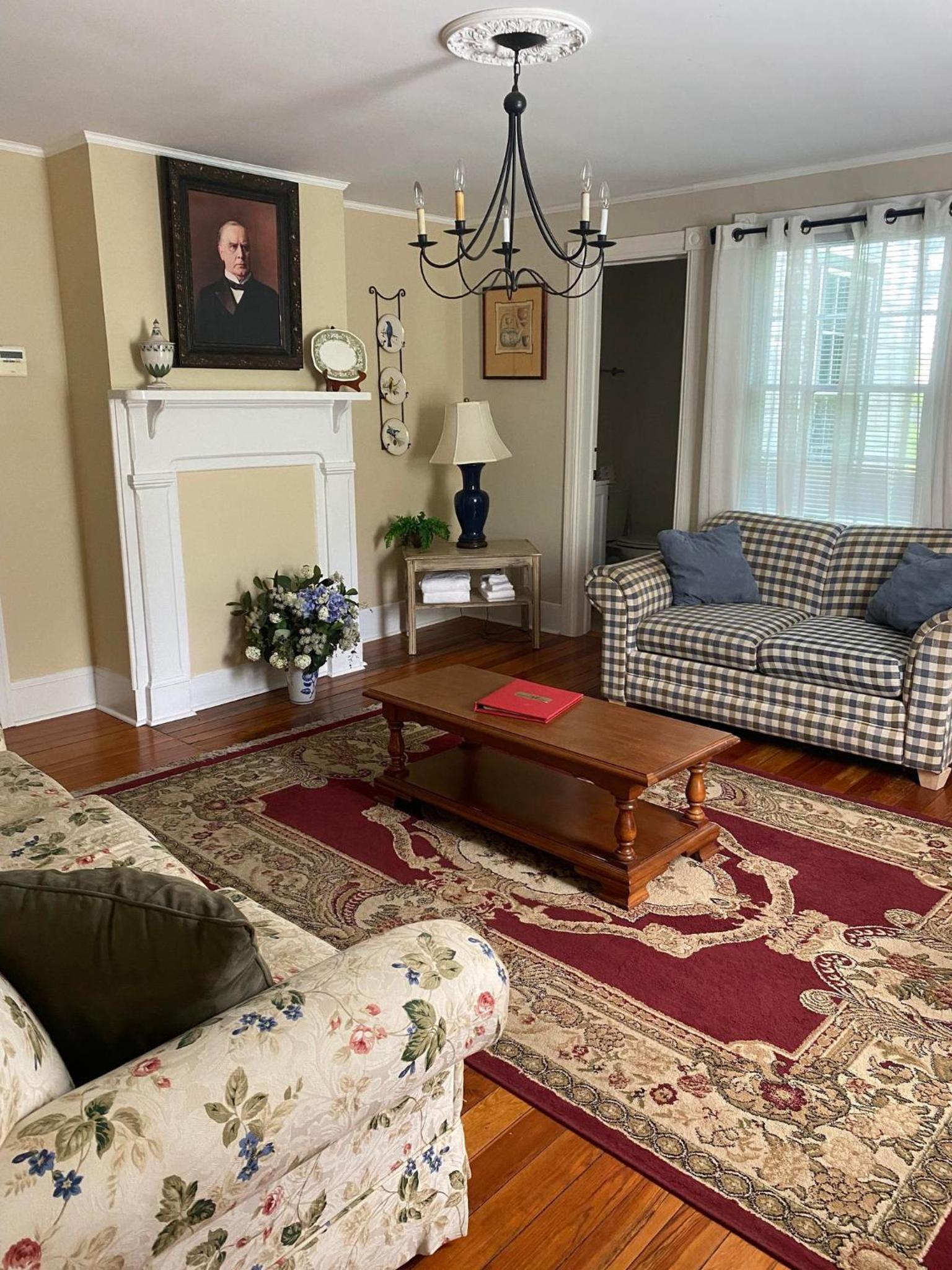 Historic Rosemont Manor photo 10