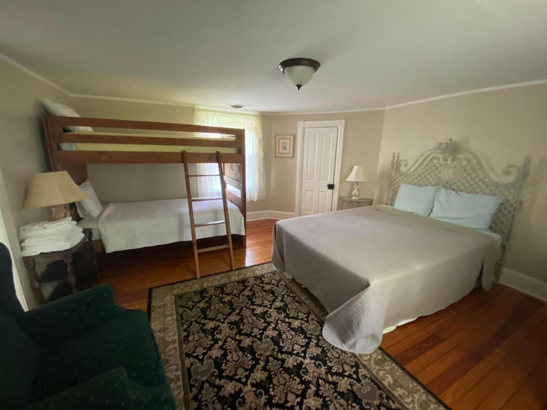 Historic Rosemont Manor photo 9