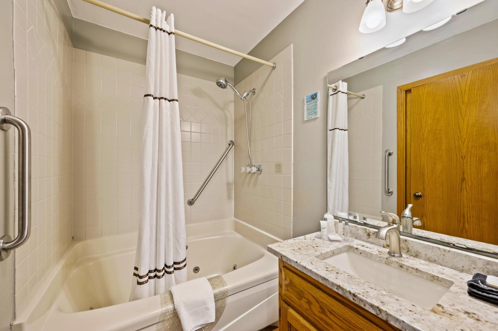 Evergreen Hill Condominiums photo 25