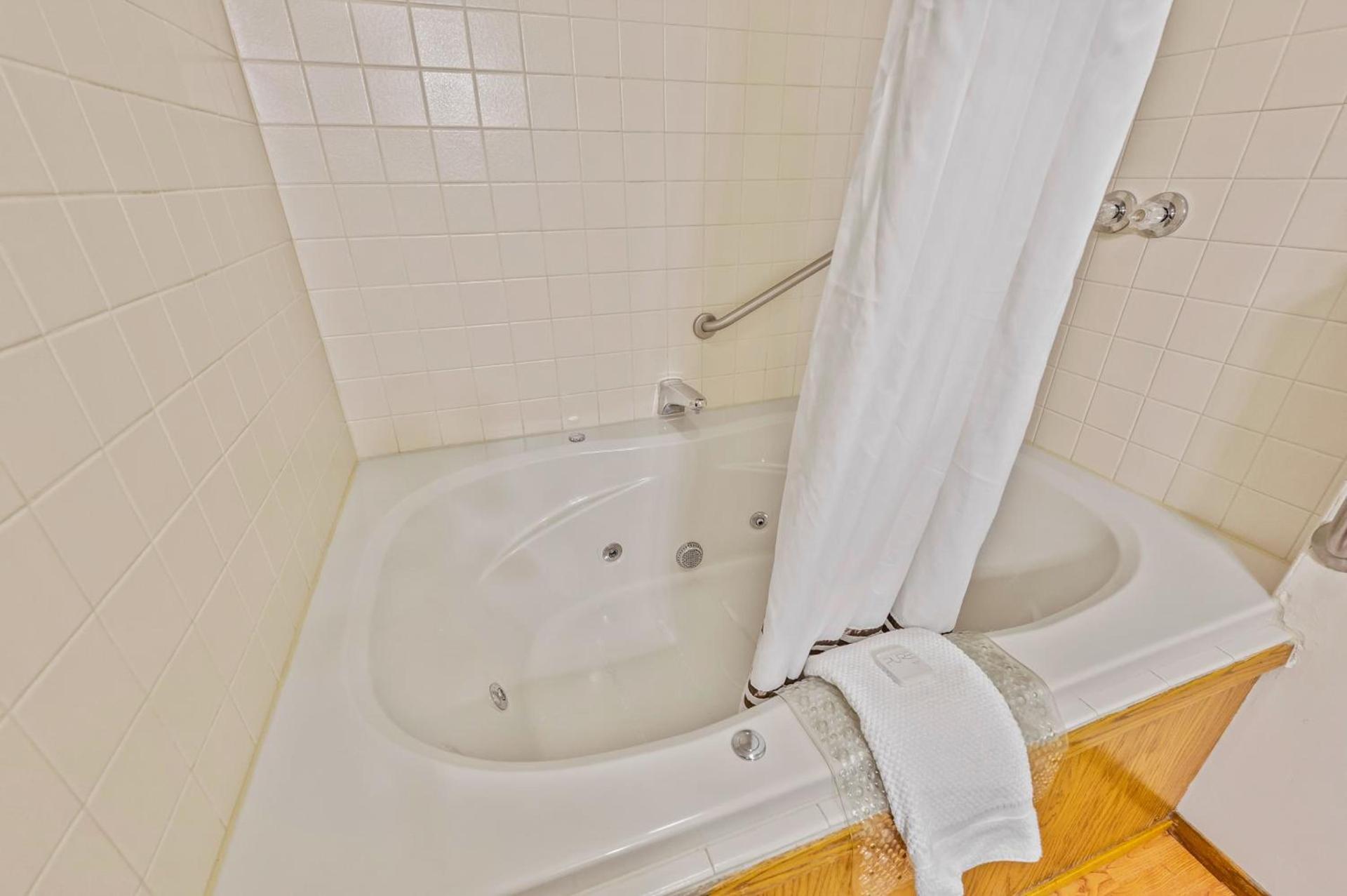 Evergreen Hill Condominiums photo 33