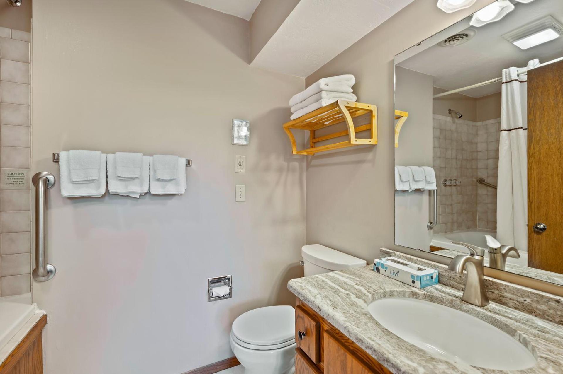 Evergreen Hill Condominiums photo 29