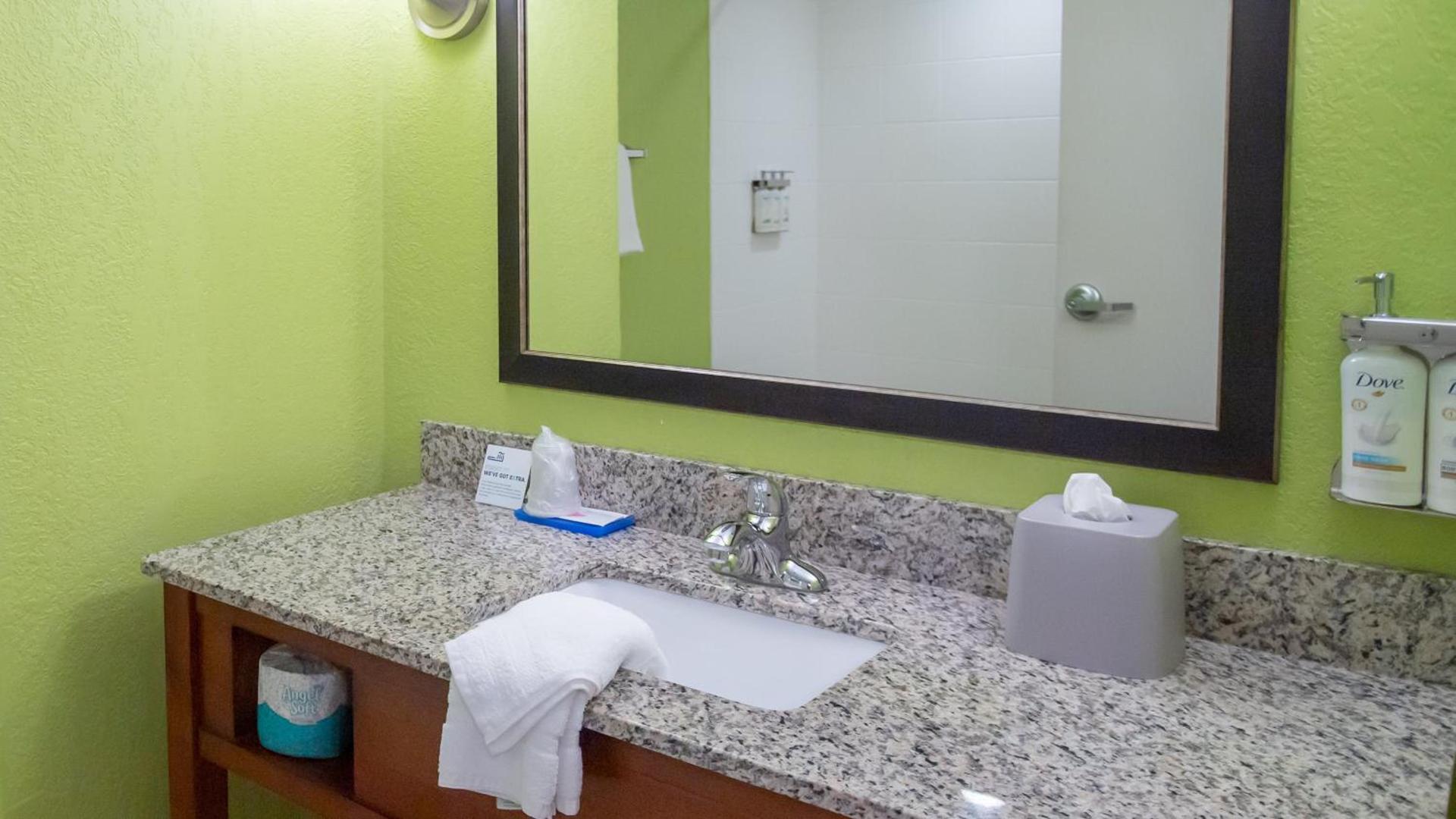 Holiday Inn Express Hickory - Hickory Mart by IHG photo 28