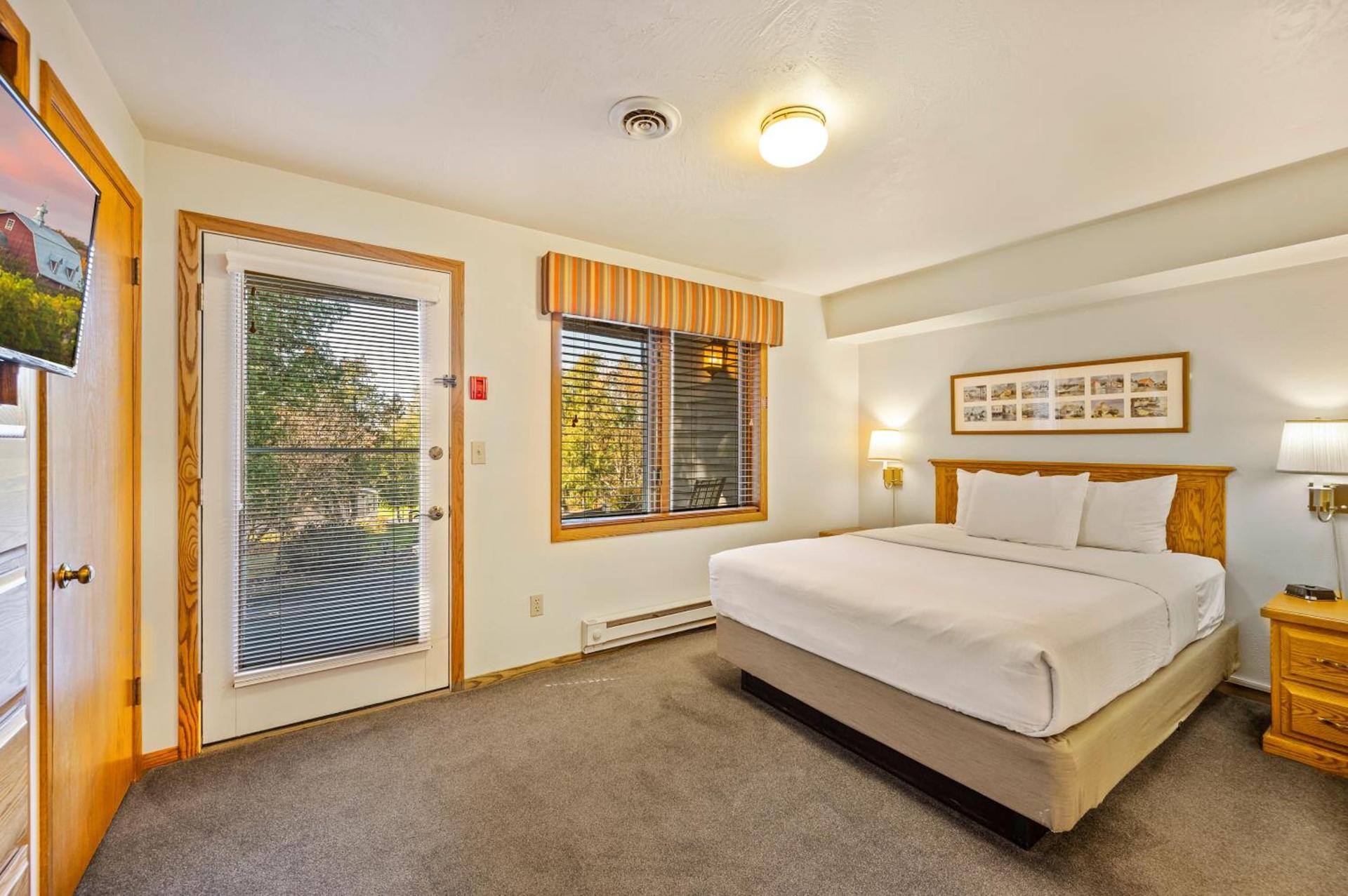 Evergreen Hill Condominiums photo 37