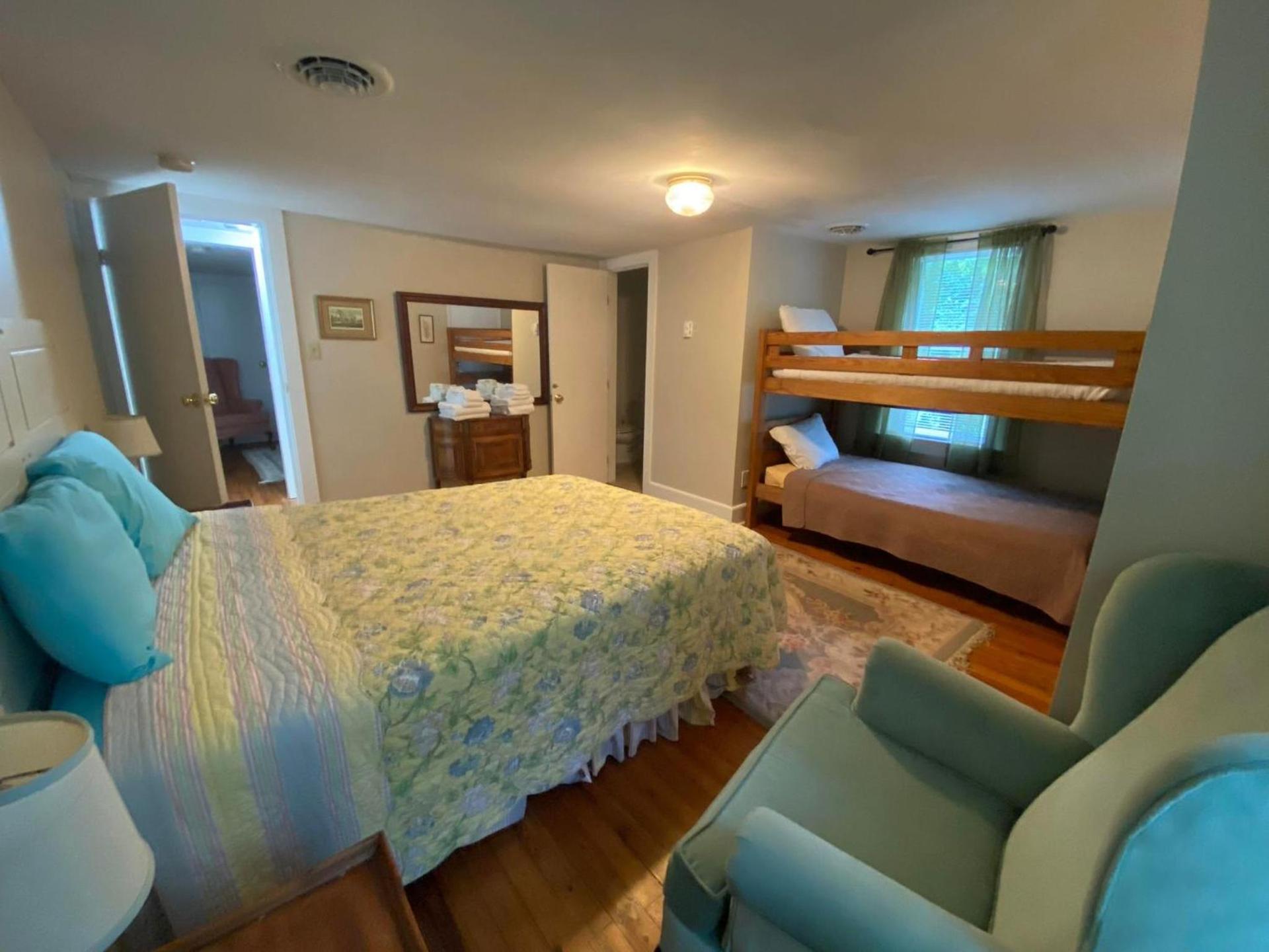 Historic Rosemont Manor photo 2
