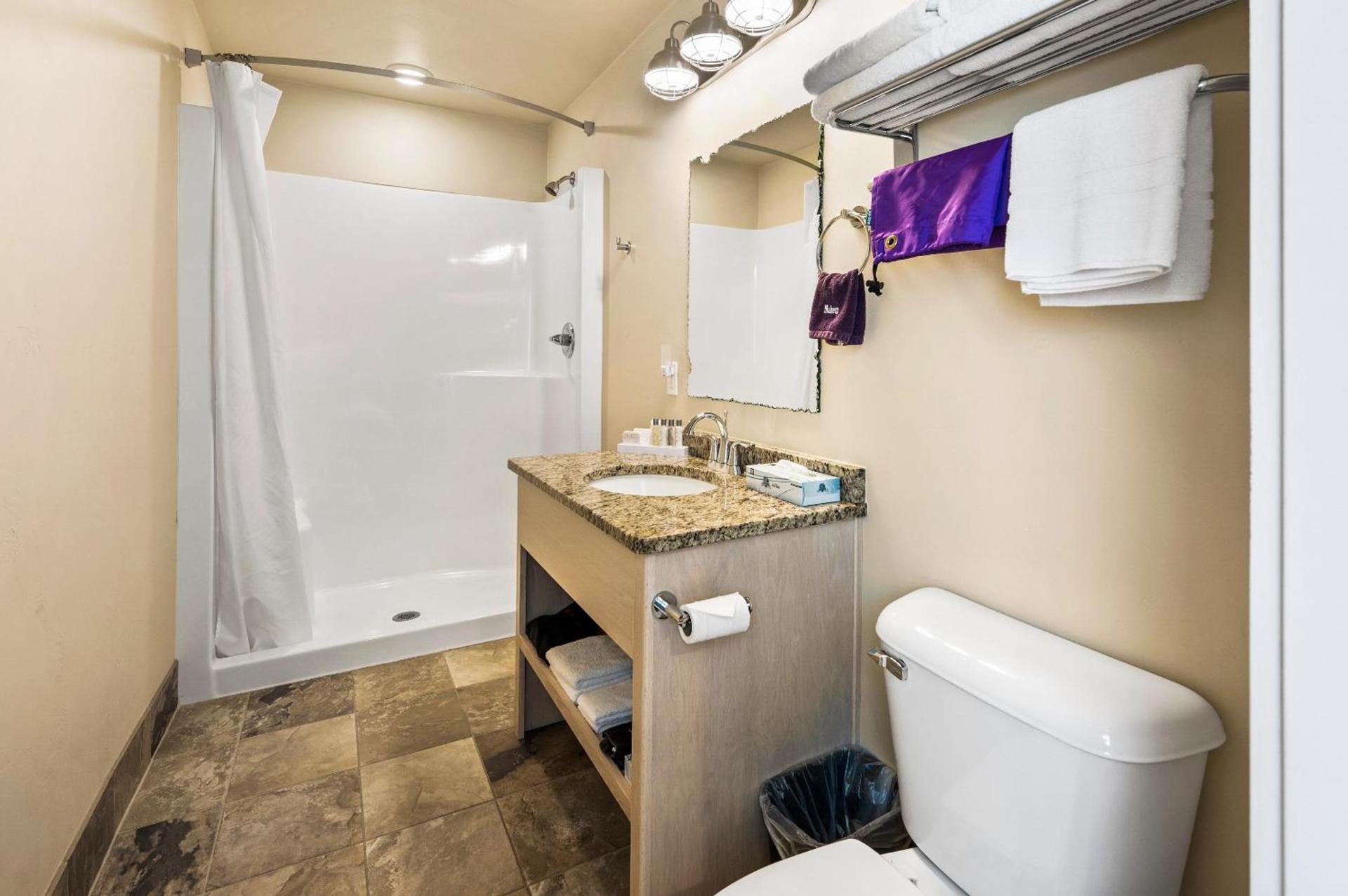 Julie's Park Cafe & Motel photo 31