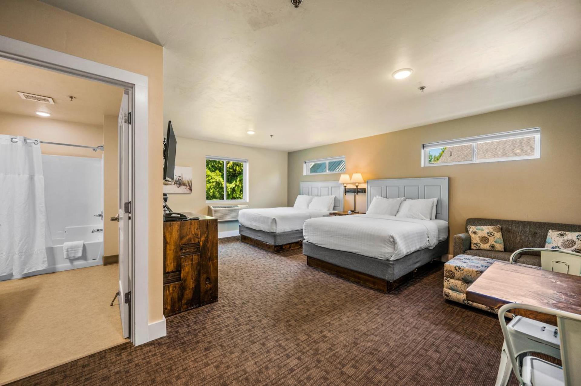 Julie's Park Cafe & Motel photo 34