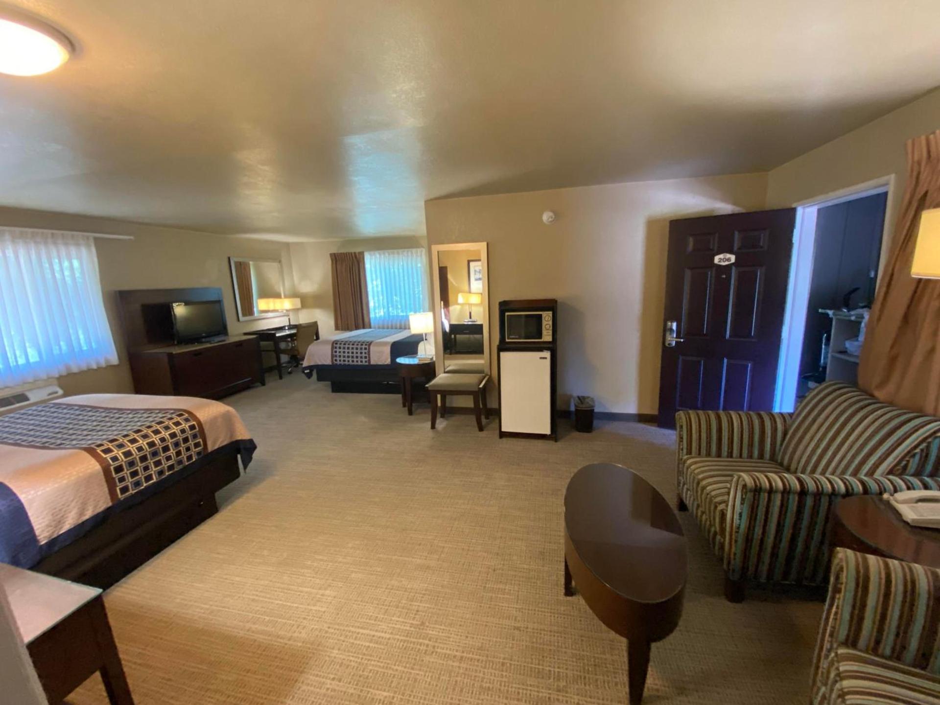 Vino Inn & Suites photo 31