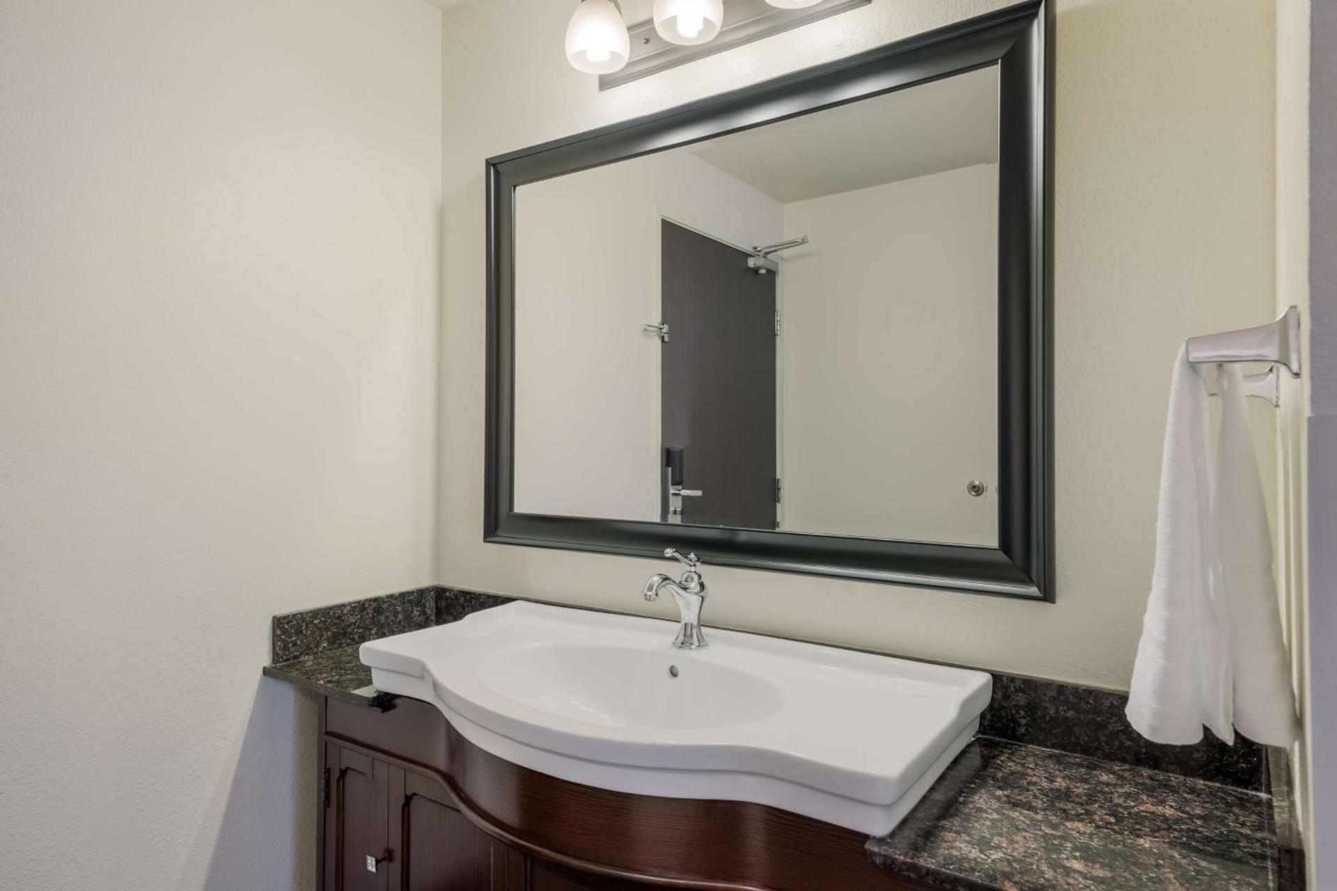 Best Western Alderwood photo 26