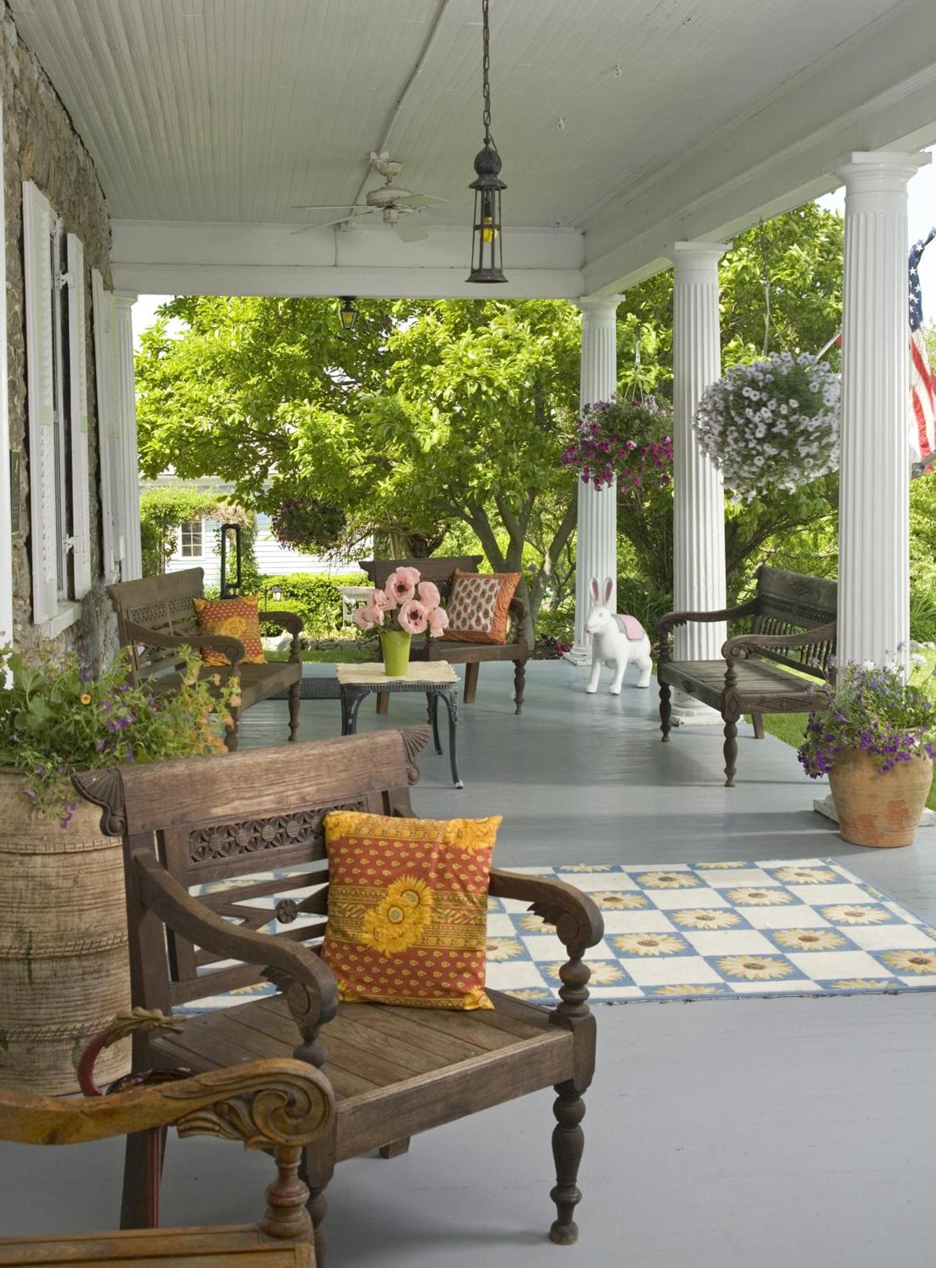 L'Auberge Provencale Inn & Restaurant photo 1