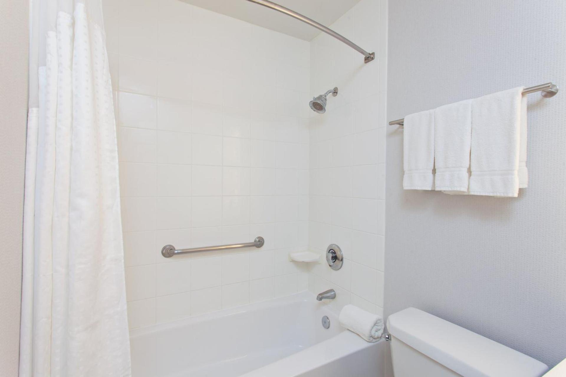 Holiday Inn Los Angeles - LAX Airport by IHG photo 39