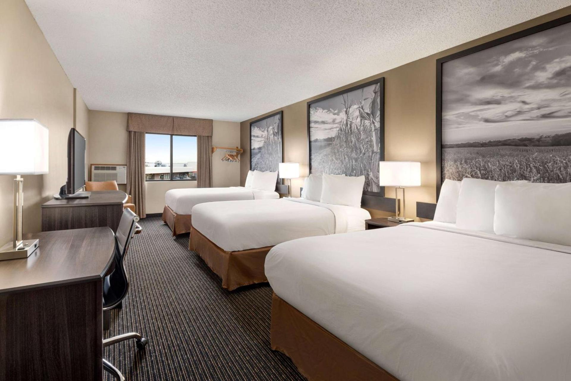 Super 8 by Wyndham Lincoln North photo 18
